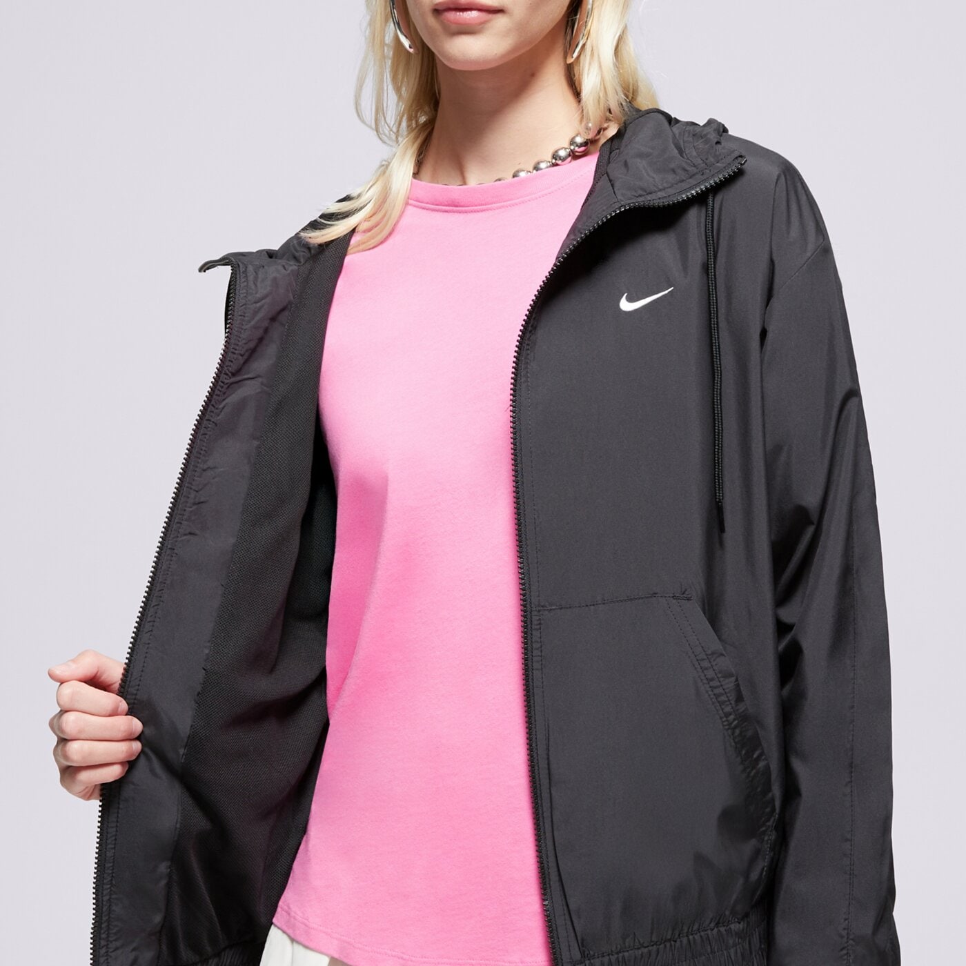 Дамско преходно яке NIKE ЯКЕ W NSW ESSNTL UV WVN JKT HD fv6298-010 цвят черен