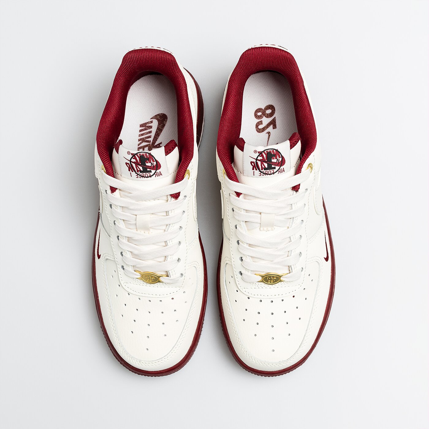 Дамски маратонки NIKE AIR FORCE 1 '07 SE dq7582100 цвят бял