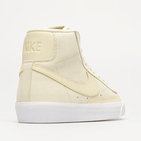 Дамски маратонки NIKE BLAZER MID '77 LX dq7572-700 цвят жълт