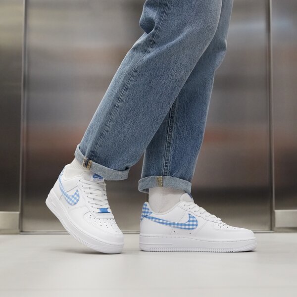 Дамски маратонки NIKE WMNS AIR FORCE 1 '07 ESS TREND dz2784-100 цвят бял