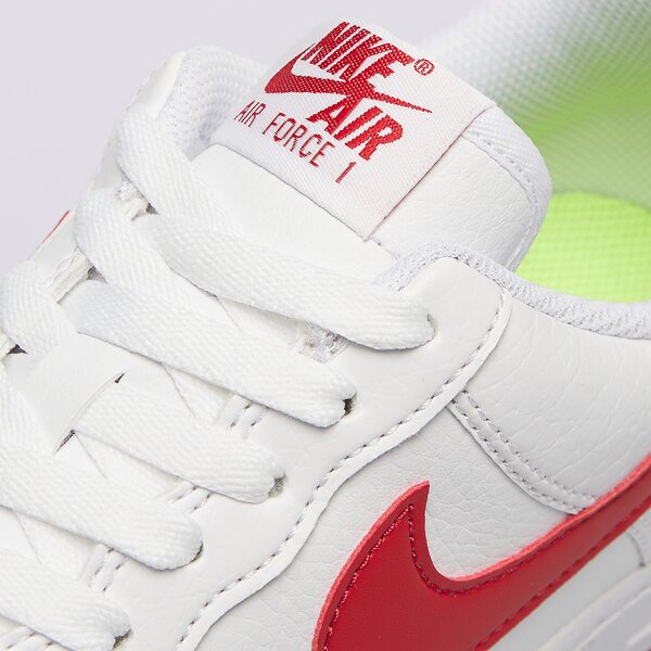 Дамски маратонки NIKE AIR FORCE 1 '07 SE dv3808-105 цвят бял