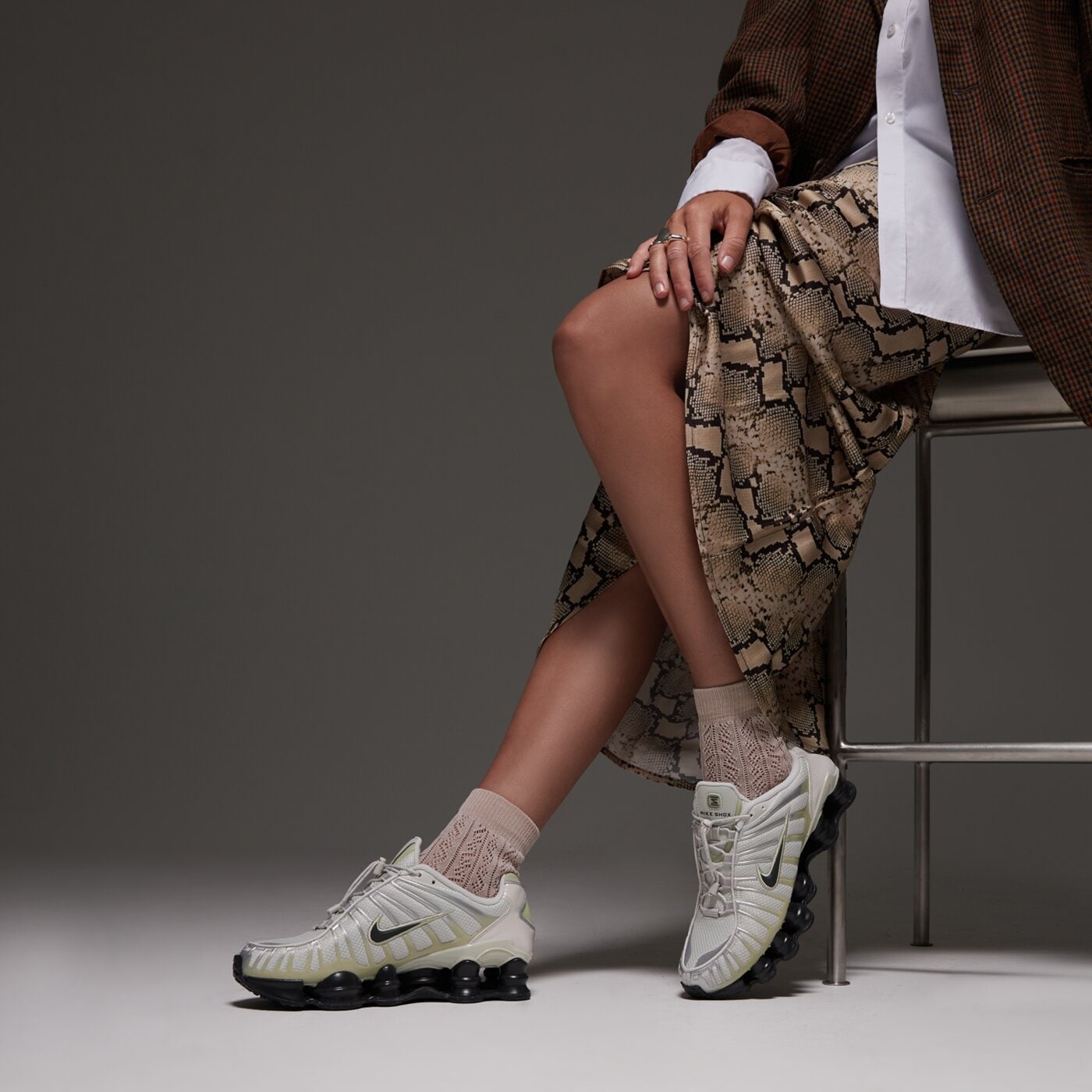 Дамски маратонки NIKE W SHOX TL  fv0939-002 цвят бежов