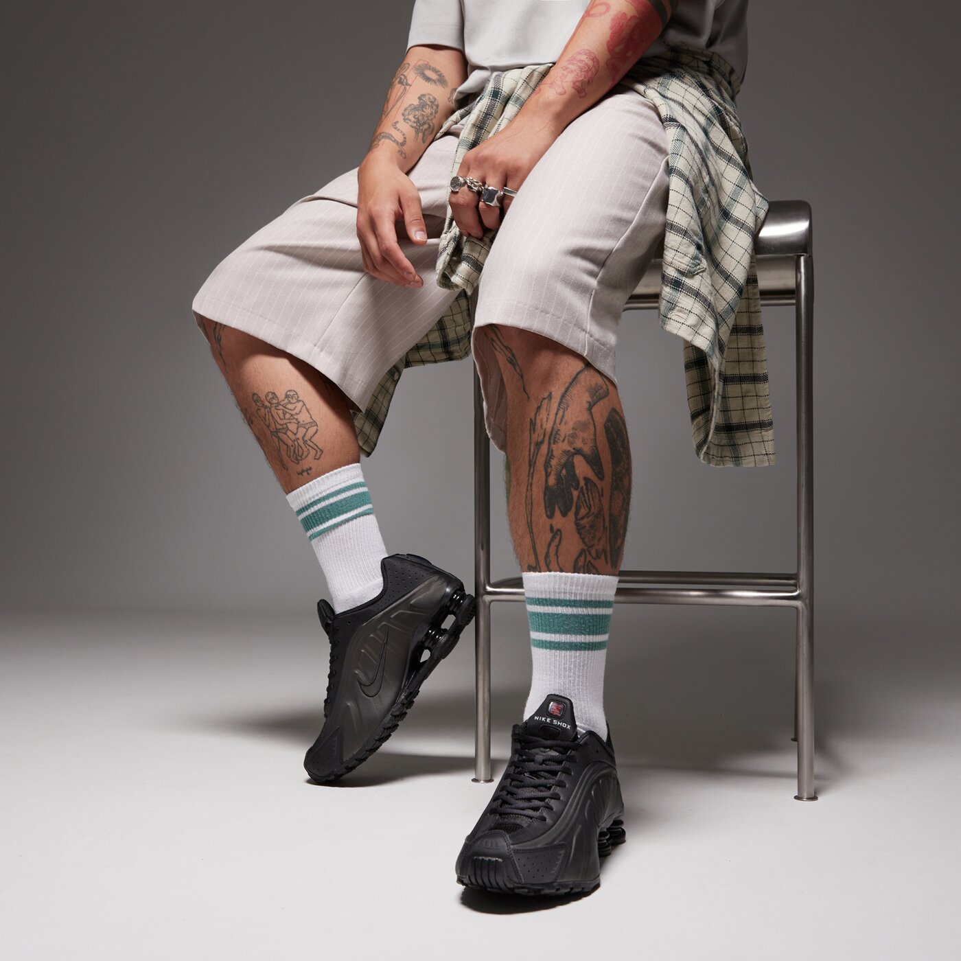 Мъжки маратонки NIKE SHOX R4 hq1988-001 цвят черен