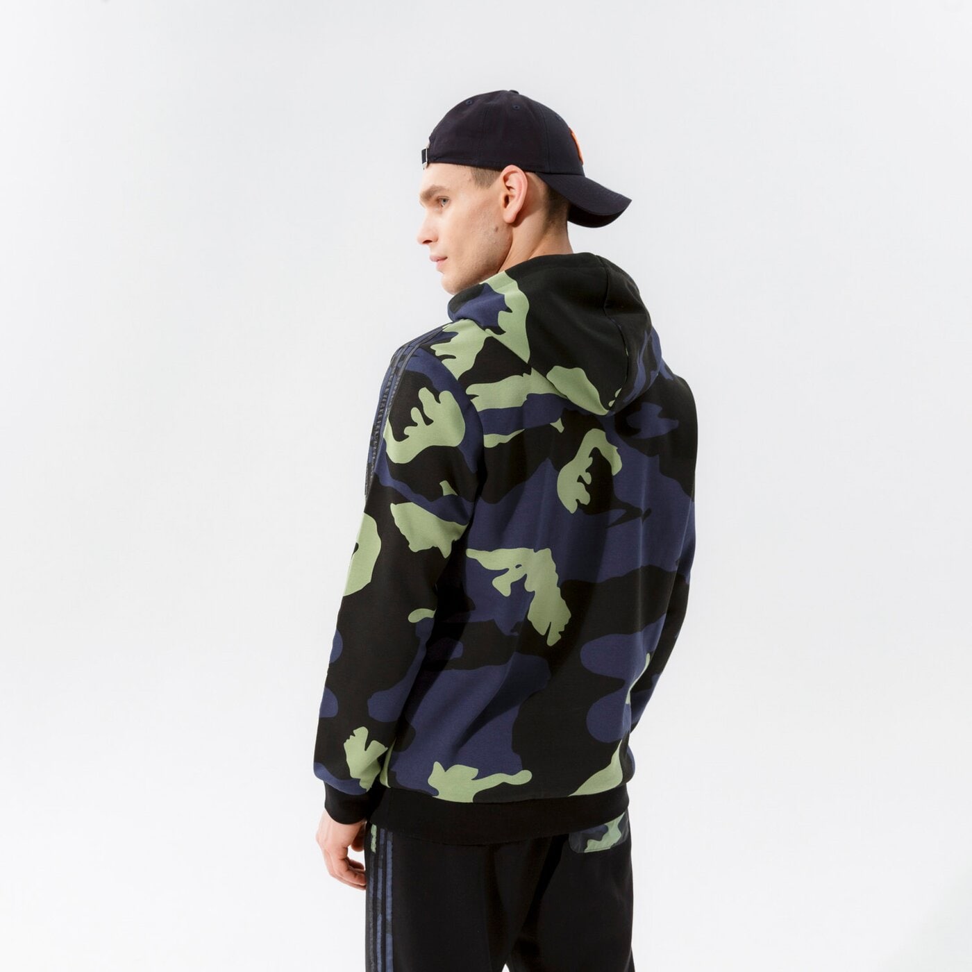 Мъжки суичър ADIDAS СУИТЧЪР С КАЧУЛКА CAMO HOODIE hf4882 цвят многоцветен