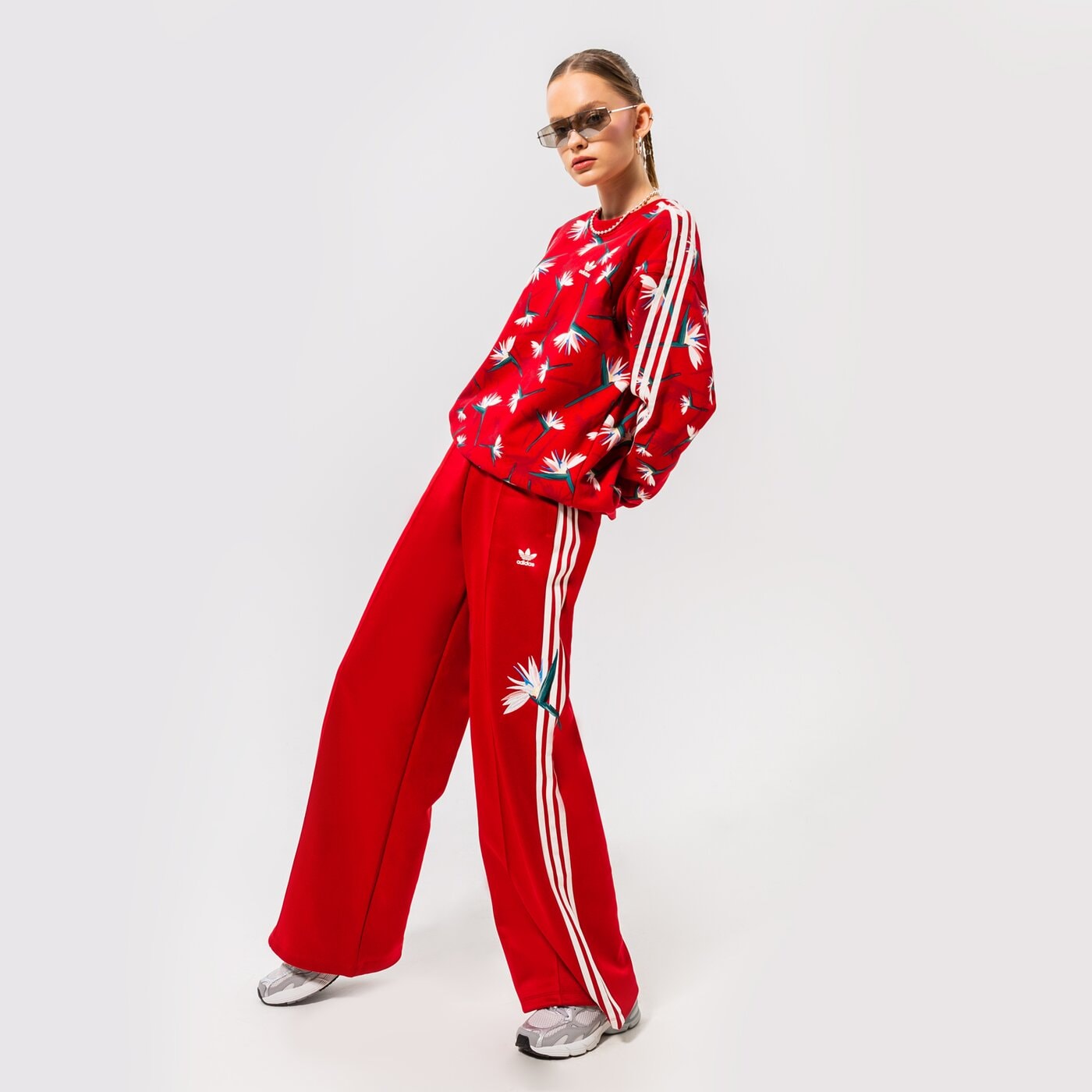 Дамски суичър ADIDAS СУИТЧЪР CREW SWEATER hk5213 цвят червен