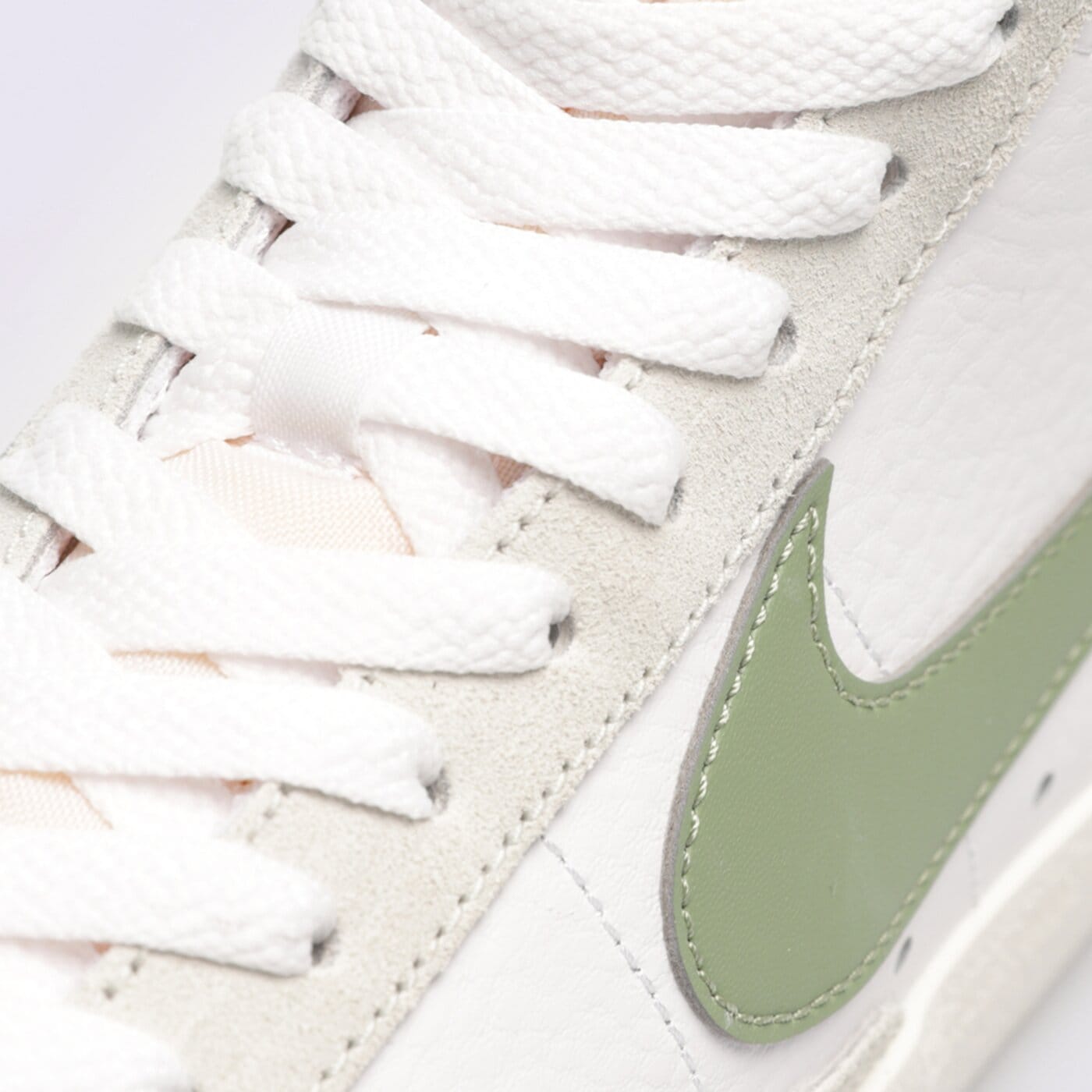 Дамски маратонки NIKE WMNS BLAZER MID '77  fj4740-100 цвят бял