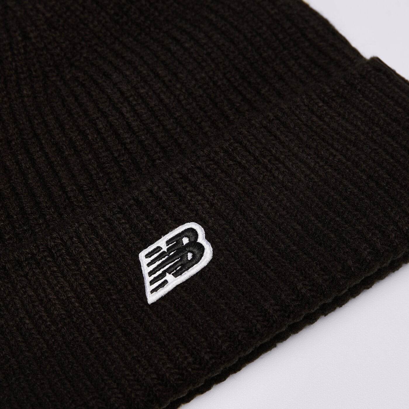 Дамска зимна шапка NEW BALANCE ШАПКА WINTER WATCHMAN BEANIE lah53008bk цвят черен
