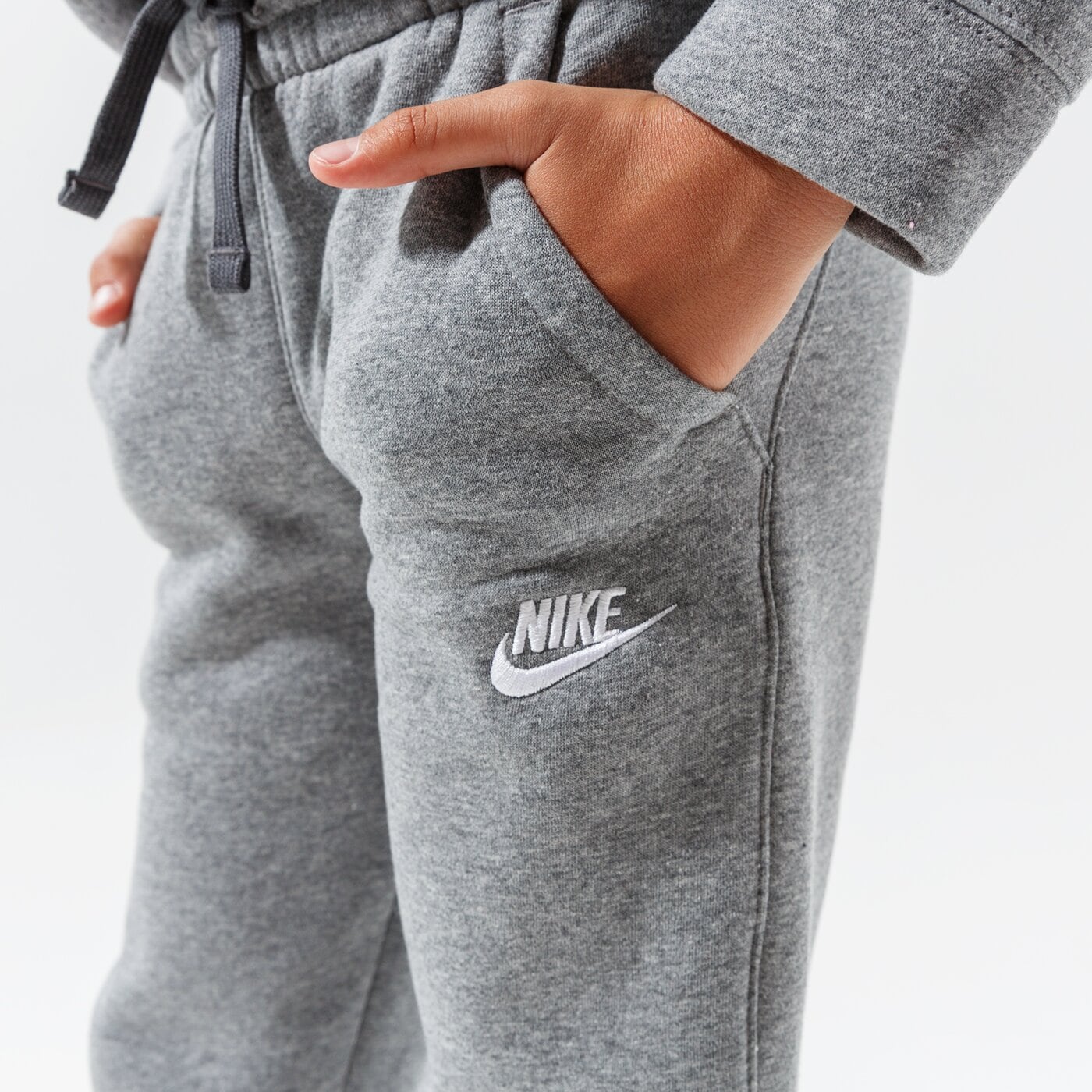 Детска тениска NIKE КОМПЛЕКТ SPORTSWEAR FLEECE TRACKSUIT JUNIOR BOY bv3634-091 цвят сив