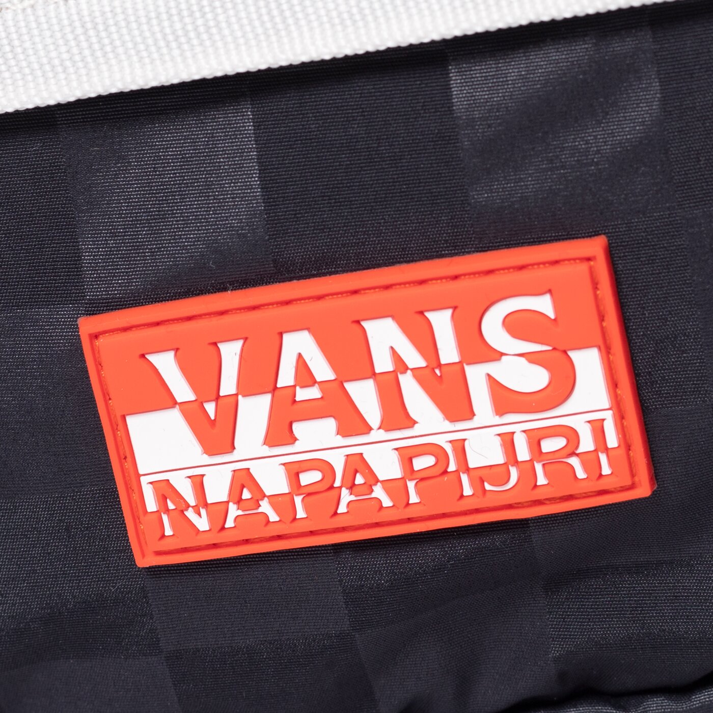 Дамска чанта за кръст VANS ЧАНТА ЗА КРЪСТ MN SURVEY CROSS BODY  vn0a45gyyxd1 цвят черен