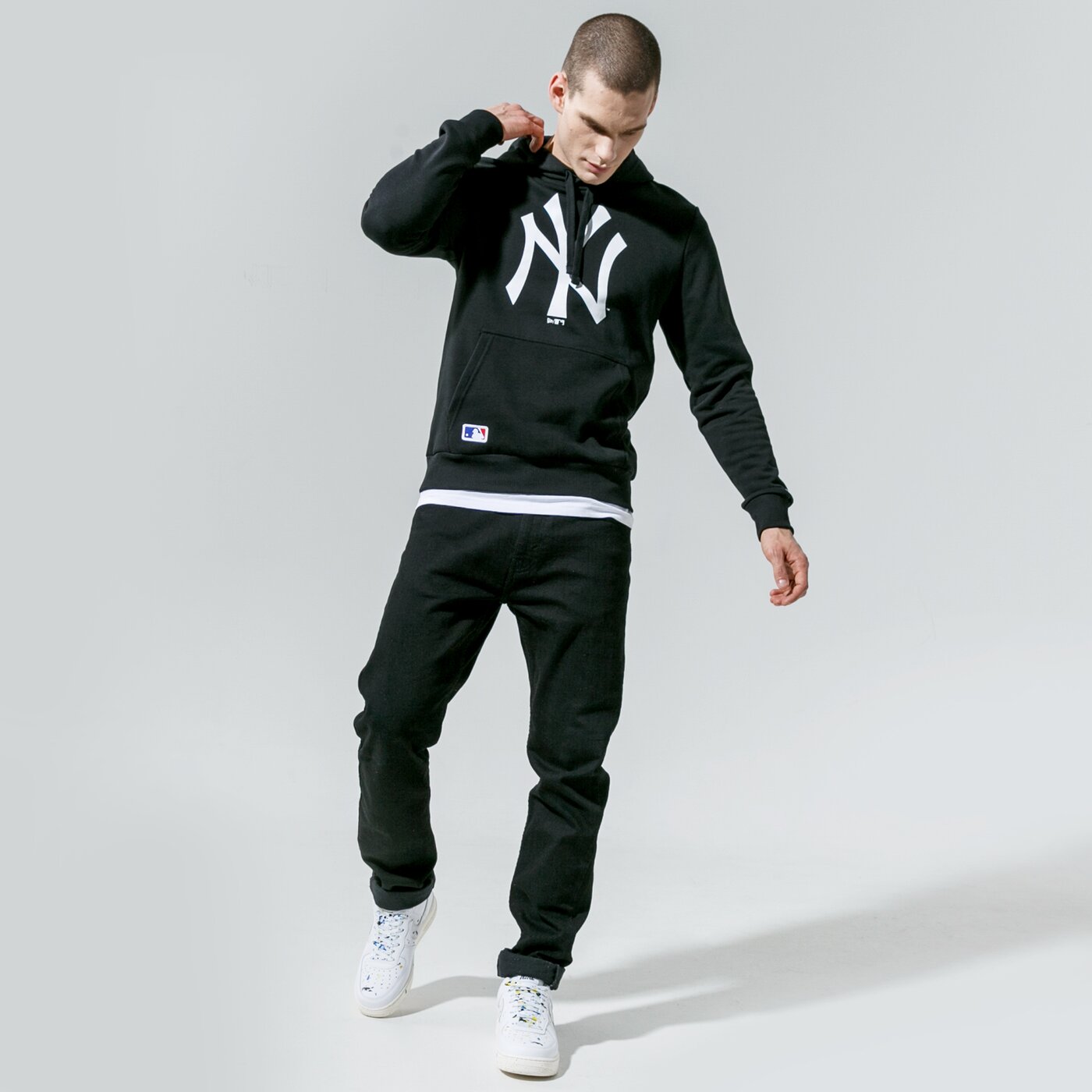 Мъжки суичър NEW ERA СУИТЧЪР С КАЧУЛКА TEAM LOGO NEYYAN BLK  11863701 цвят черен