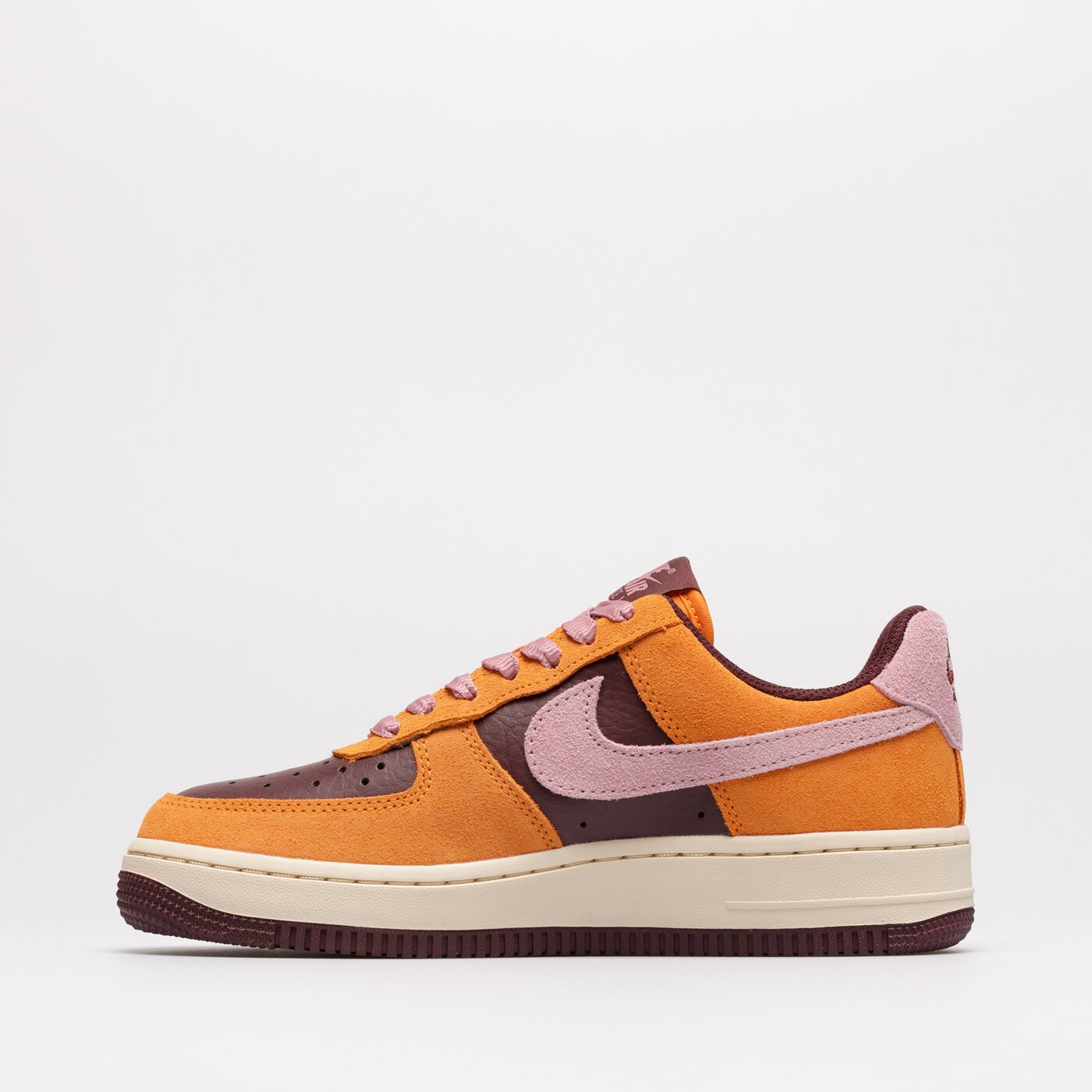 Дамски маратонки NIKE WMNS AIR FORCE 1 '07 ESO  dz5629-800 цвят оранжев