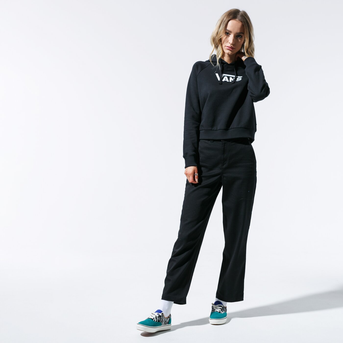 Дамски суичър VANS СУИТЧЪР С КАЧУЛКА FLYING V BOXY HOODIE vn0a47tcblk1 цвят черен