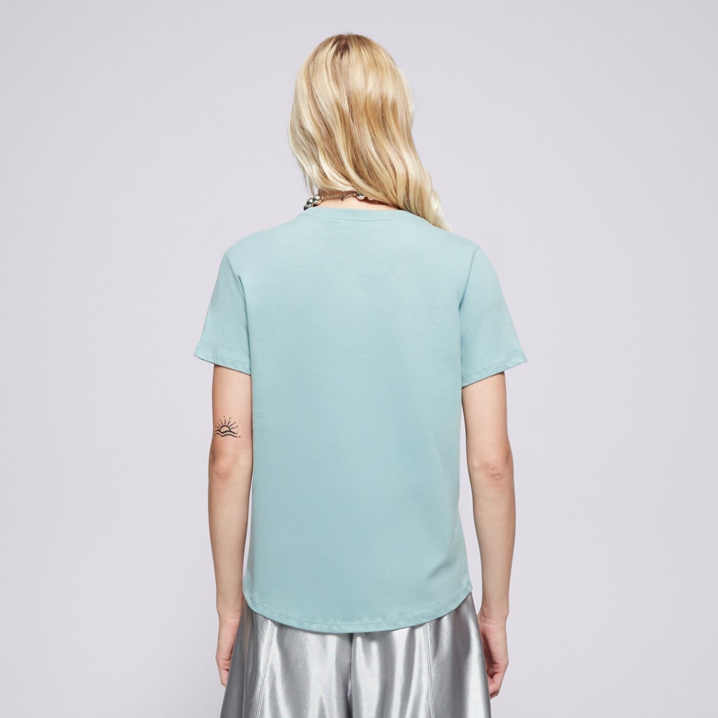 Дамска тениска NIKE ТЕНИСКА W NSW CLUB SS TEE dx7902-017 цвят зелен