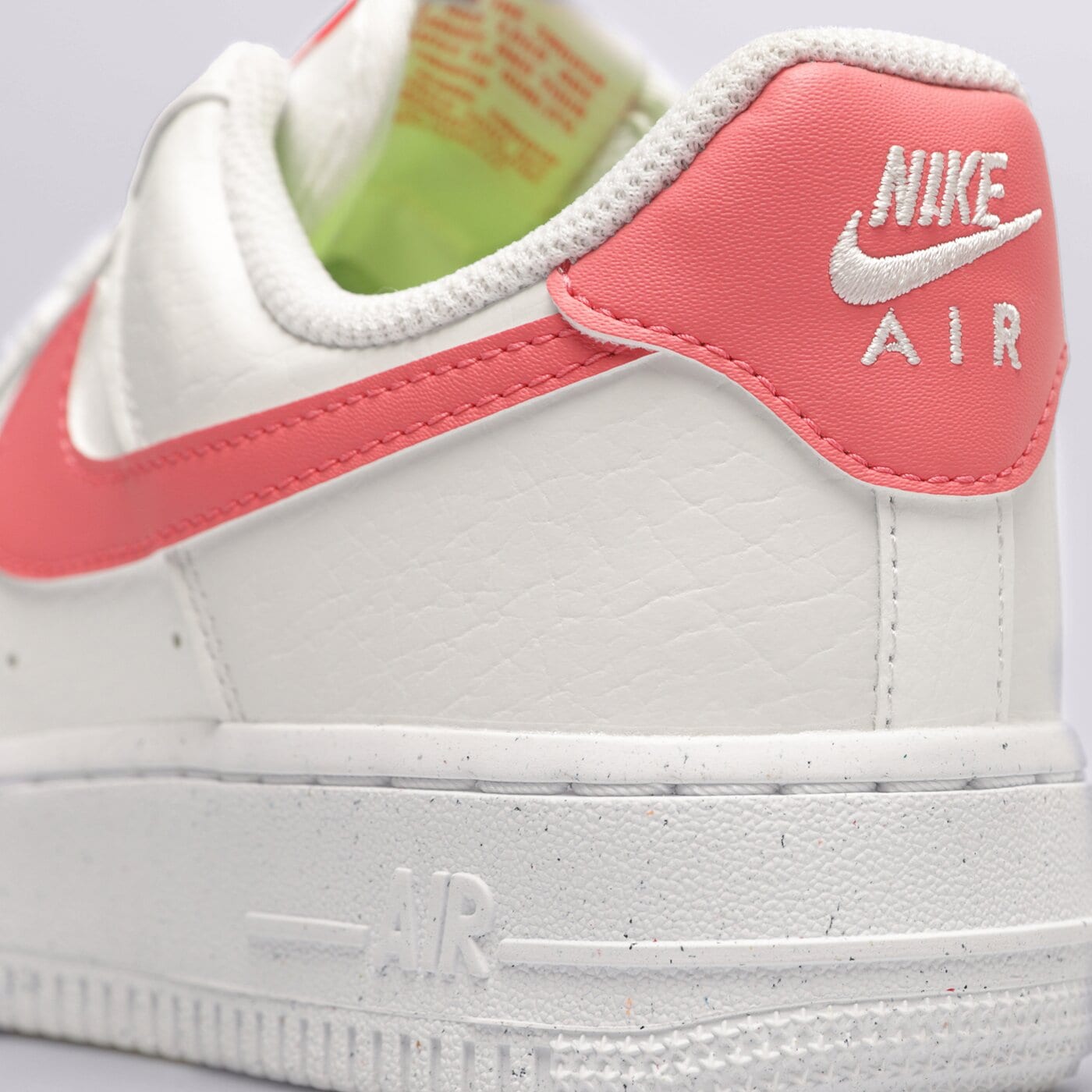 Дамски маратонки NIKE AIR FORCE 1 '07 SE dv3808-100 цвят бял