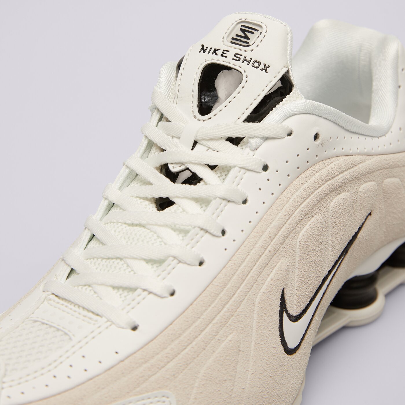 Дамски маратонки NIKE W SHOX R4 SE hq7739-100 цвят бежов