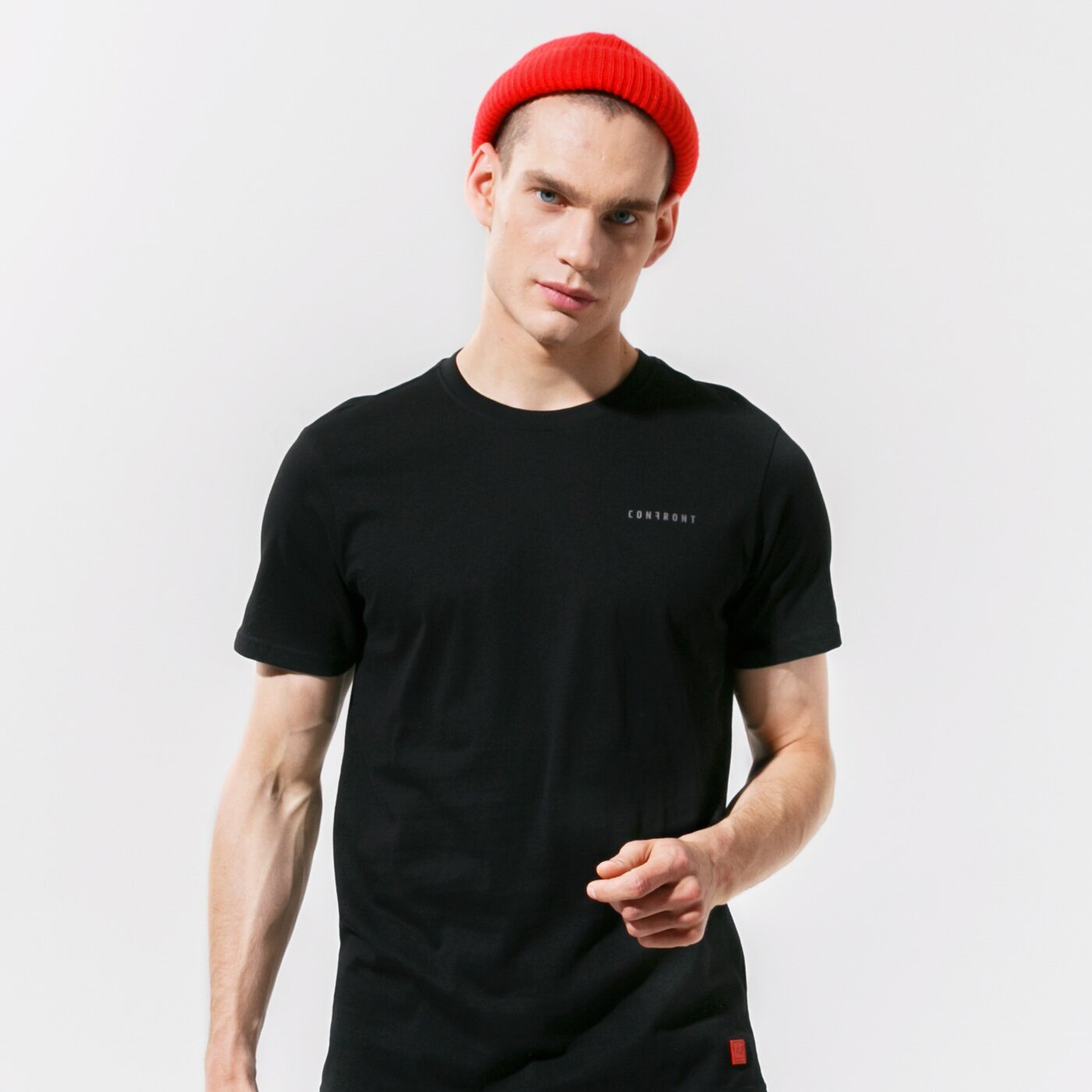 Мъжка тениска CONFRONT ТЕНИСКА SMALL LOGO TEE BLACK cf121tsm48002 цвят черен