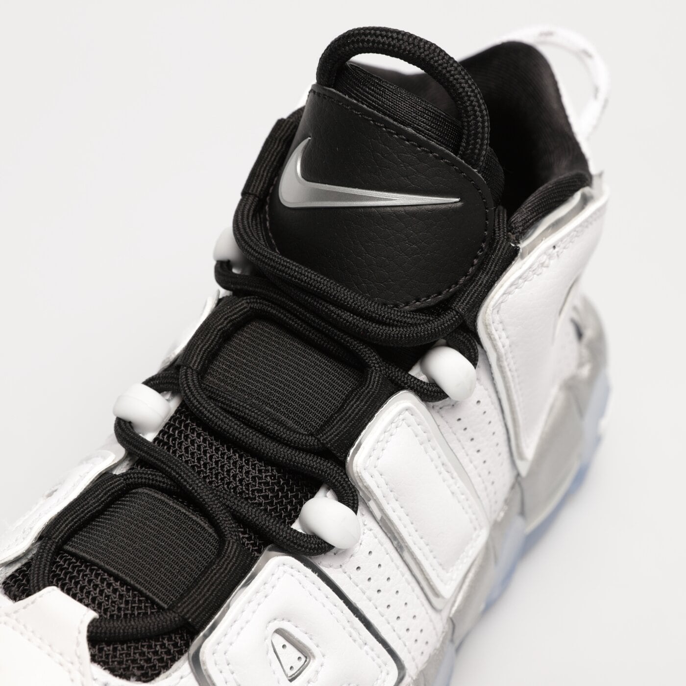 Дамски маратонки NIKE W AIR MORE UPTEMPO SE dv7408-100 цвят бял