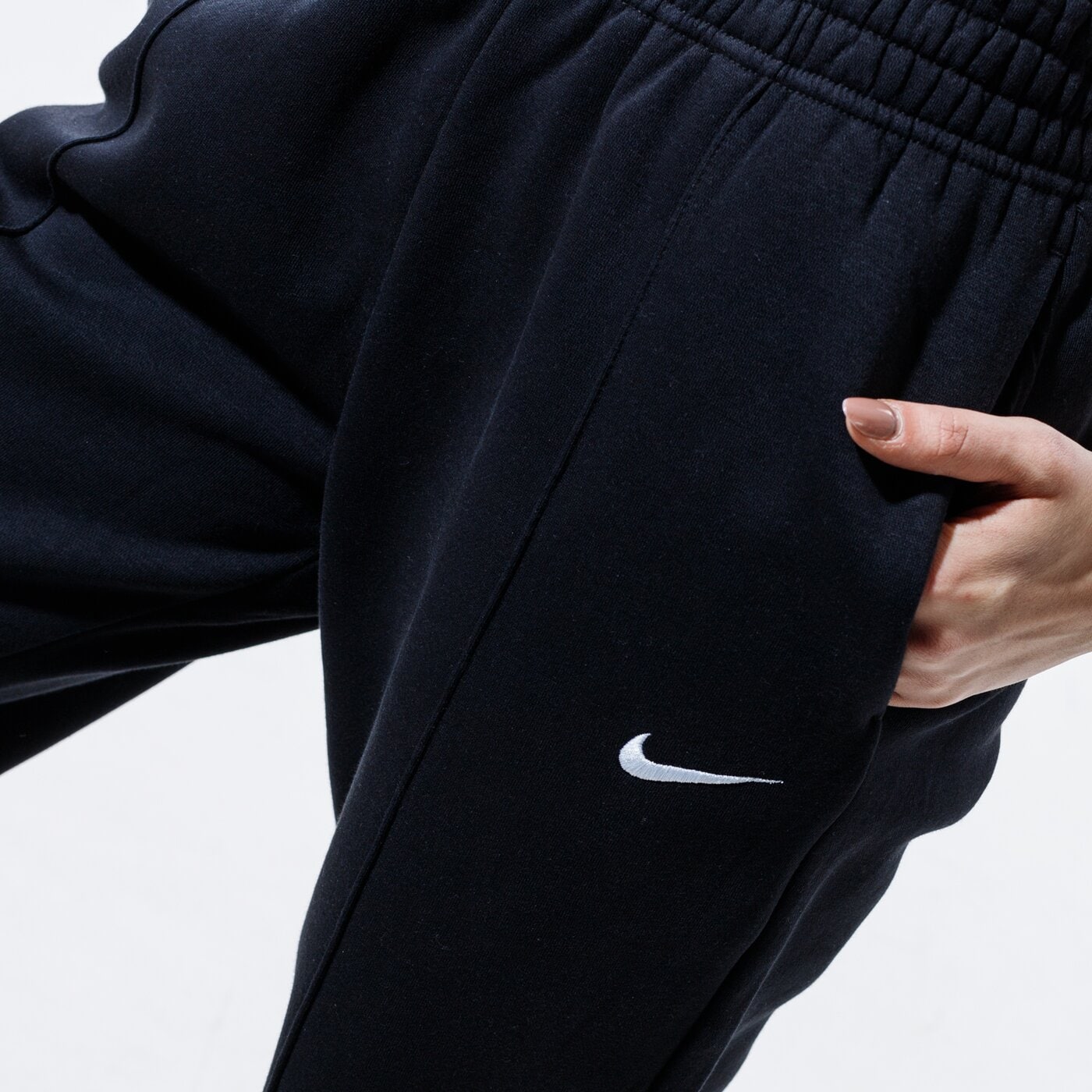 Дамски панталони NIKE ПАНТАЛОНИ SPORTSWEAR ESSENTIAL FLEECE bv4089-010 цвят черен