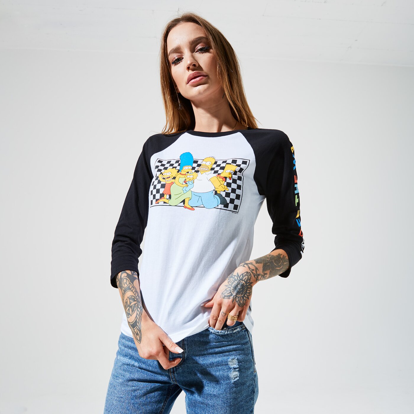 Дамска тениска VANS ТЕНИСКА VANS X THE SIMPSONS FAMILY RAGLAN vn0a4v47zzz цвят бял