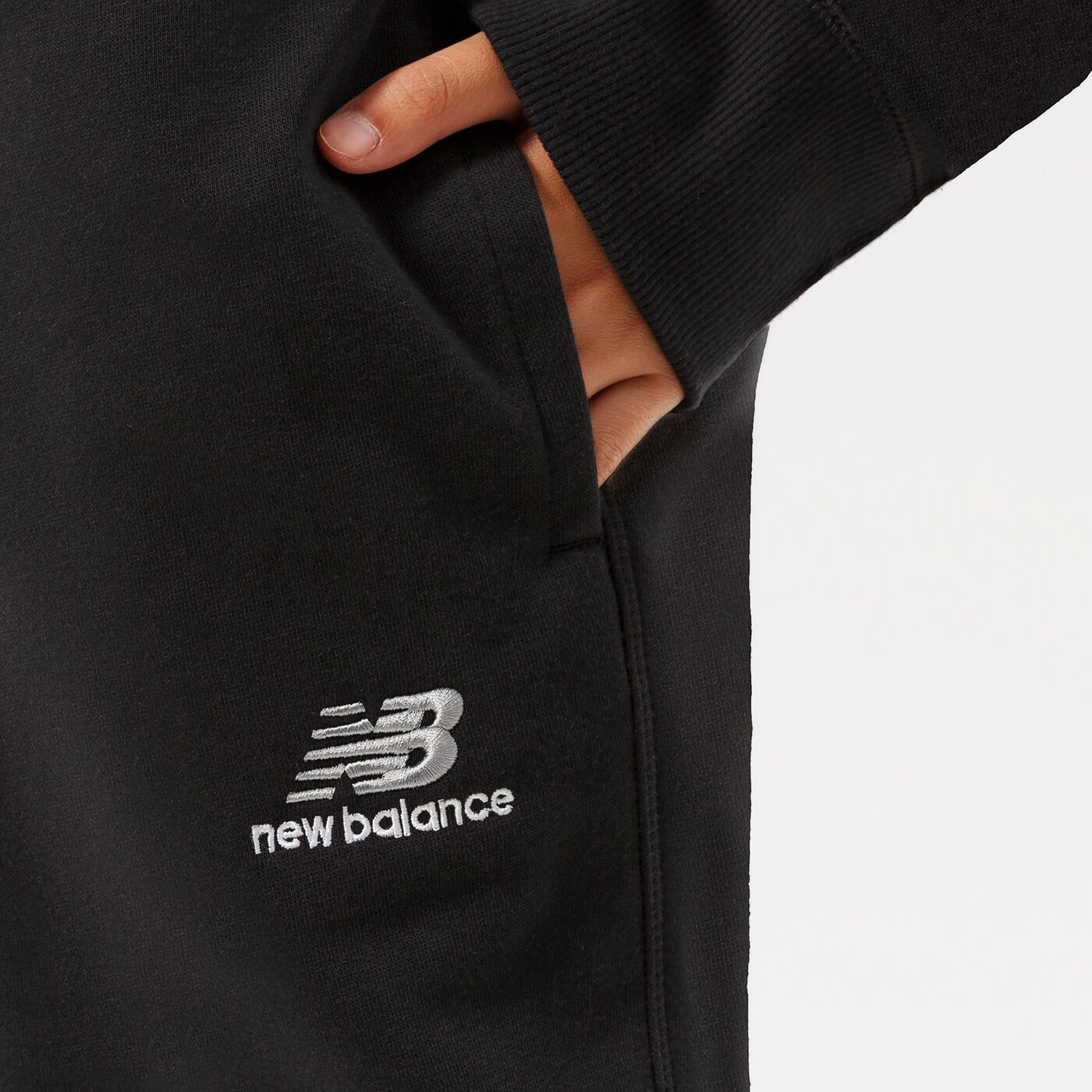 Дамски панталони NEW BALANCE ПАНТАЛОНИ NB ESSENTIALS UNI-SSENTIALS SWEATPANT up21500bk цвят черен