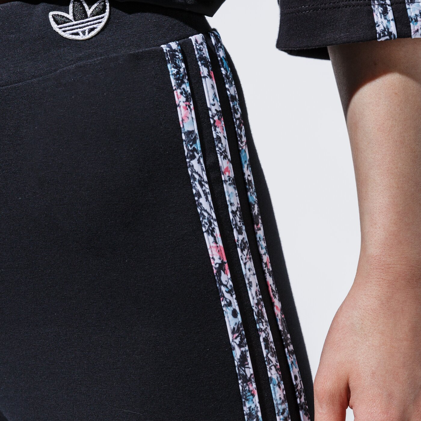 Дамски панталони ADIDAS КЛИН MID RISE TIGHT gn3117 цвят черен