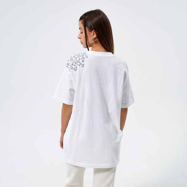 Дамска тениска NIKE ТЕНИСКА W NSW TEE BF PATCH dm2806-100 цвят бял
