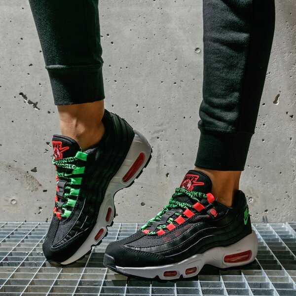 Дамски маратонки NIKE AIR MAX 95 SE cv9030-001 цвят черен