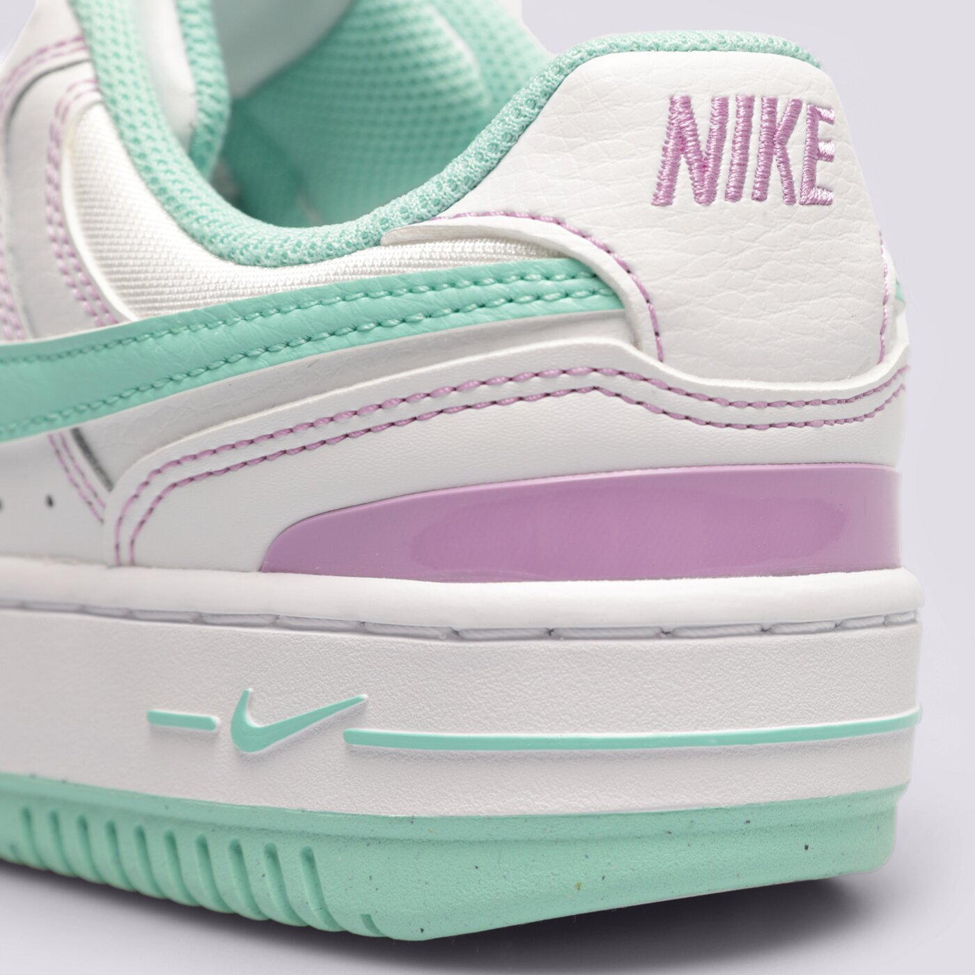 Дамски маратонки NIKE GAMMA FORCE AT fn7109-100 цвят бял