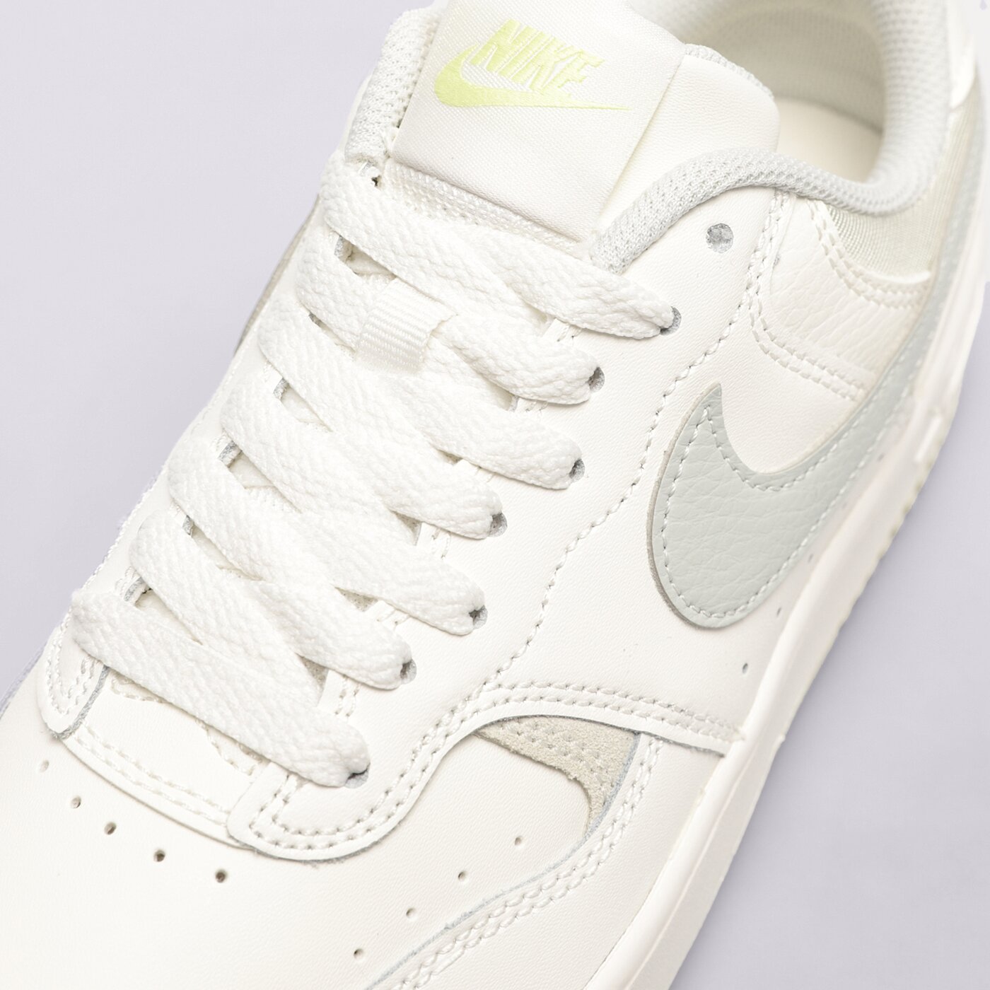 Дамски маратонки NIKE GAMMA FORCE dx9176-107 цвят бежов