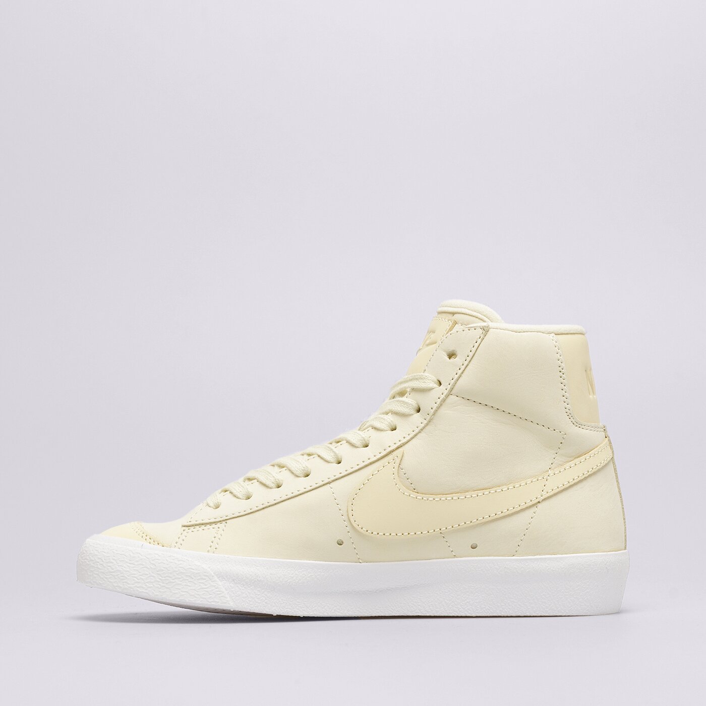 Дамски маратонки NIKE BLAZER MID '77 LX dq7572-700 цвят жълт