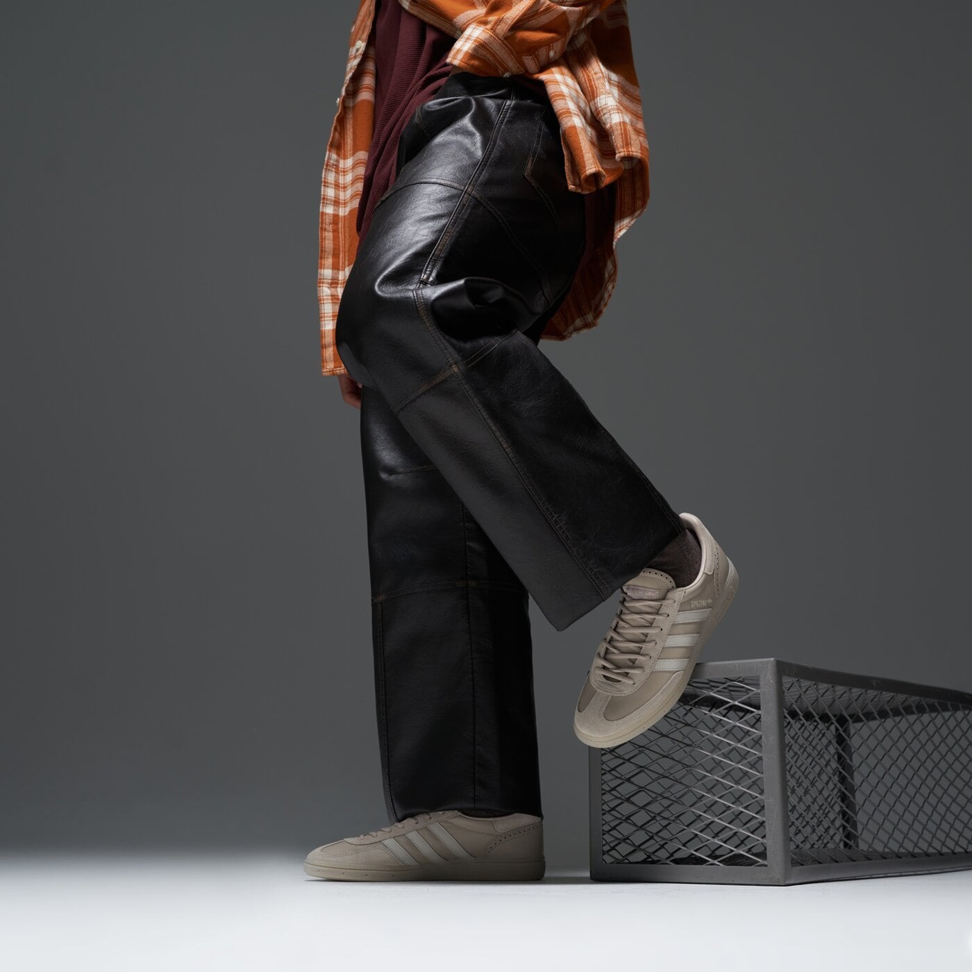 Мъжки маратонки ADIDAS HANDBALL SPEZIAL  jq8295 цвят розов