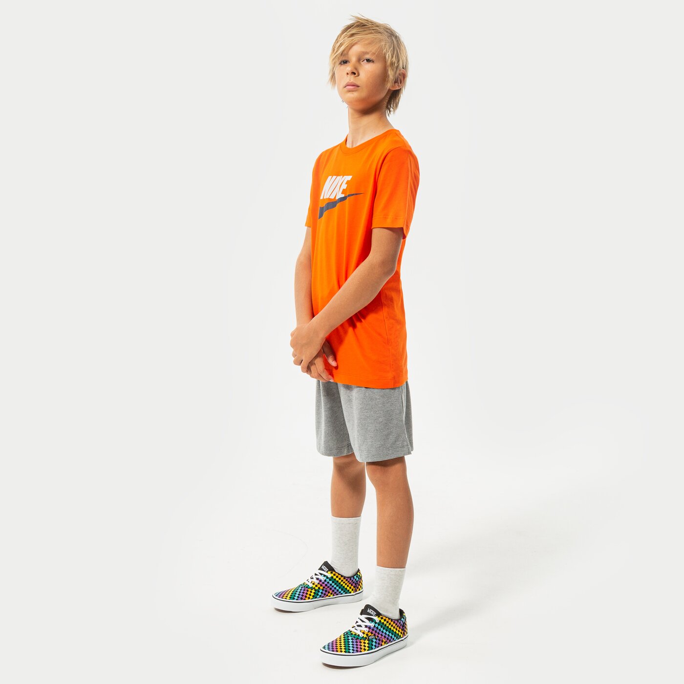 Детска тениска NIKE ТЕНИСКА SPORTSWEAR BOY ar5252-817 цвят оранжев