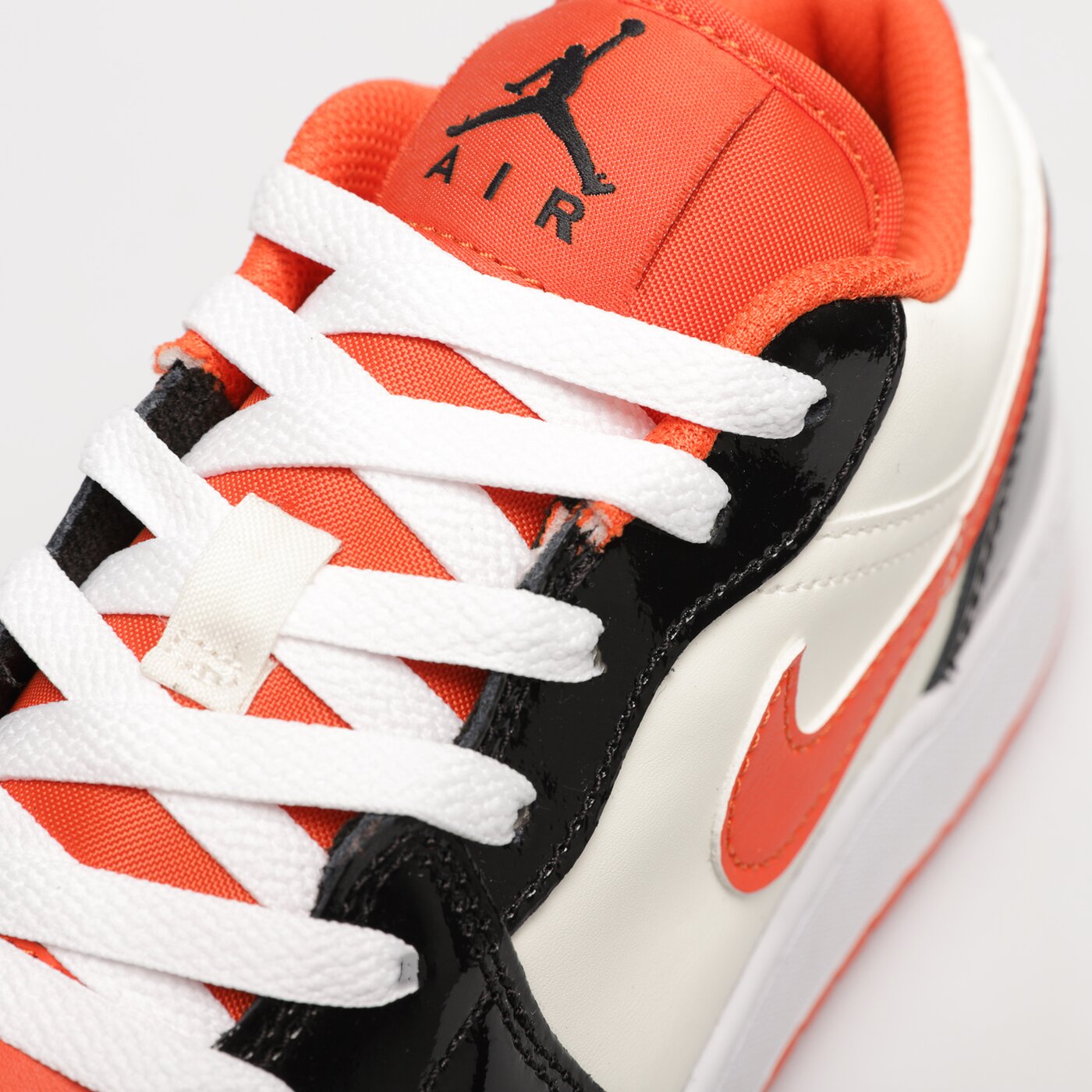 Детски маратонки AIR JORDAN 1 LOW SE dv1335-800 цвят бял