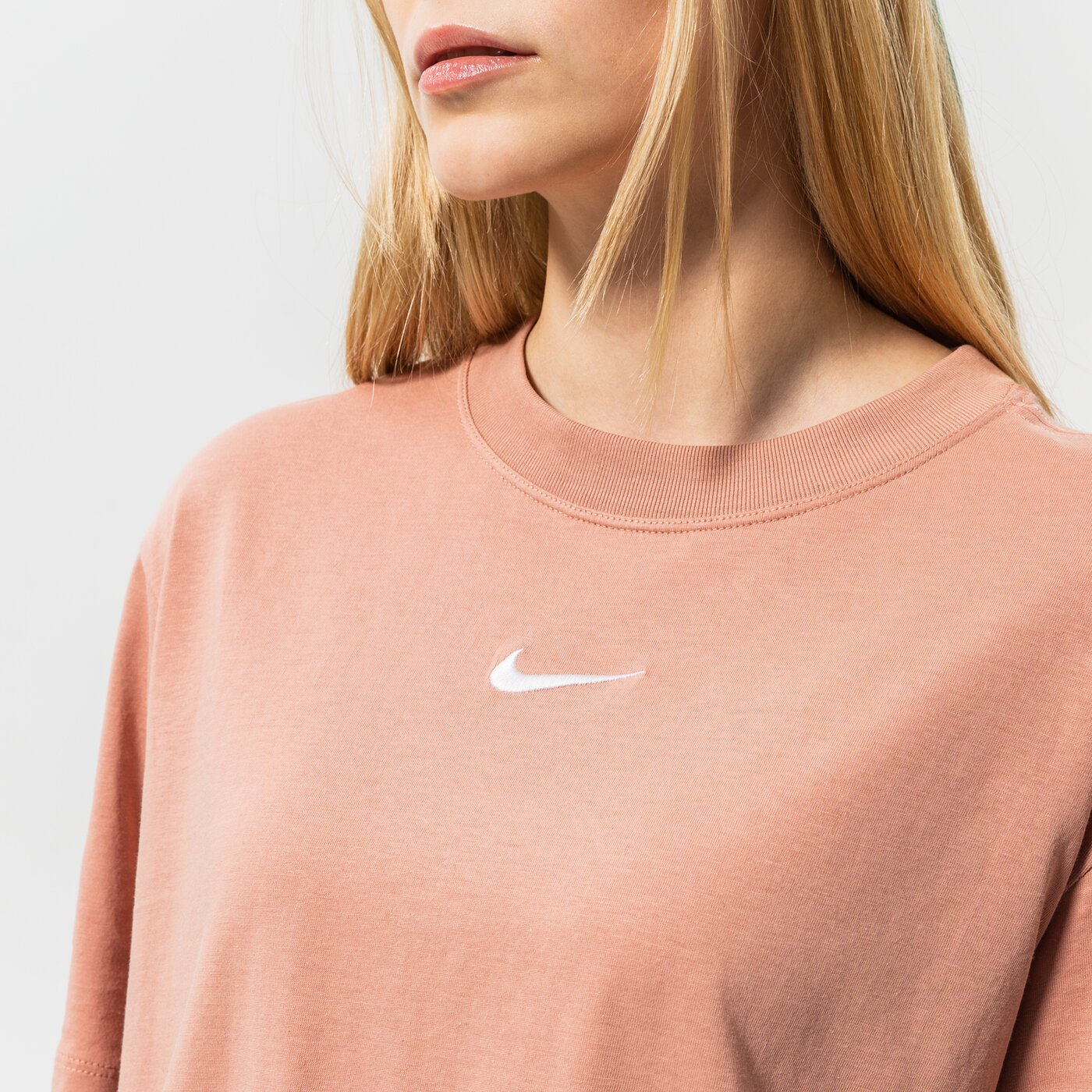 Дамска тениска NIKE ТЕНИСКА SPORTSWEAR ESSENTIAL OVERSIZED dq5379-609 цвят розов