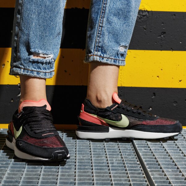 Дамски маратонки NIKE WAFFLE ONE dc2533-002 цвят черен