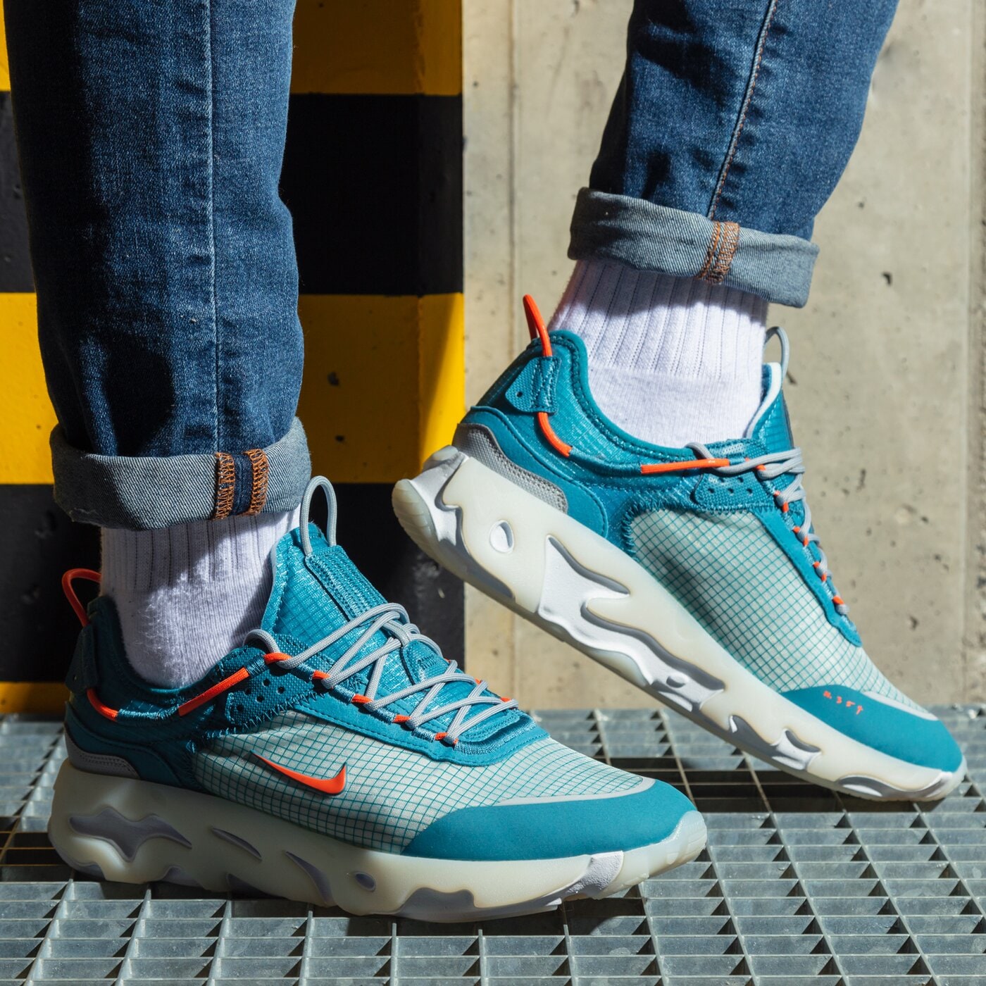 Мъжки маратонки NIKE REACT LIVE cv1772-401 цвят син