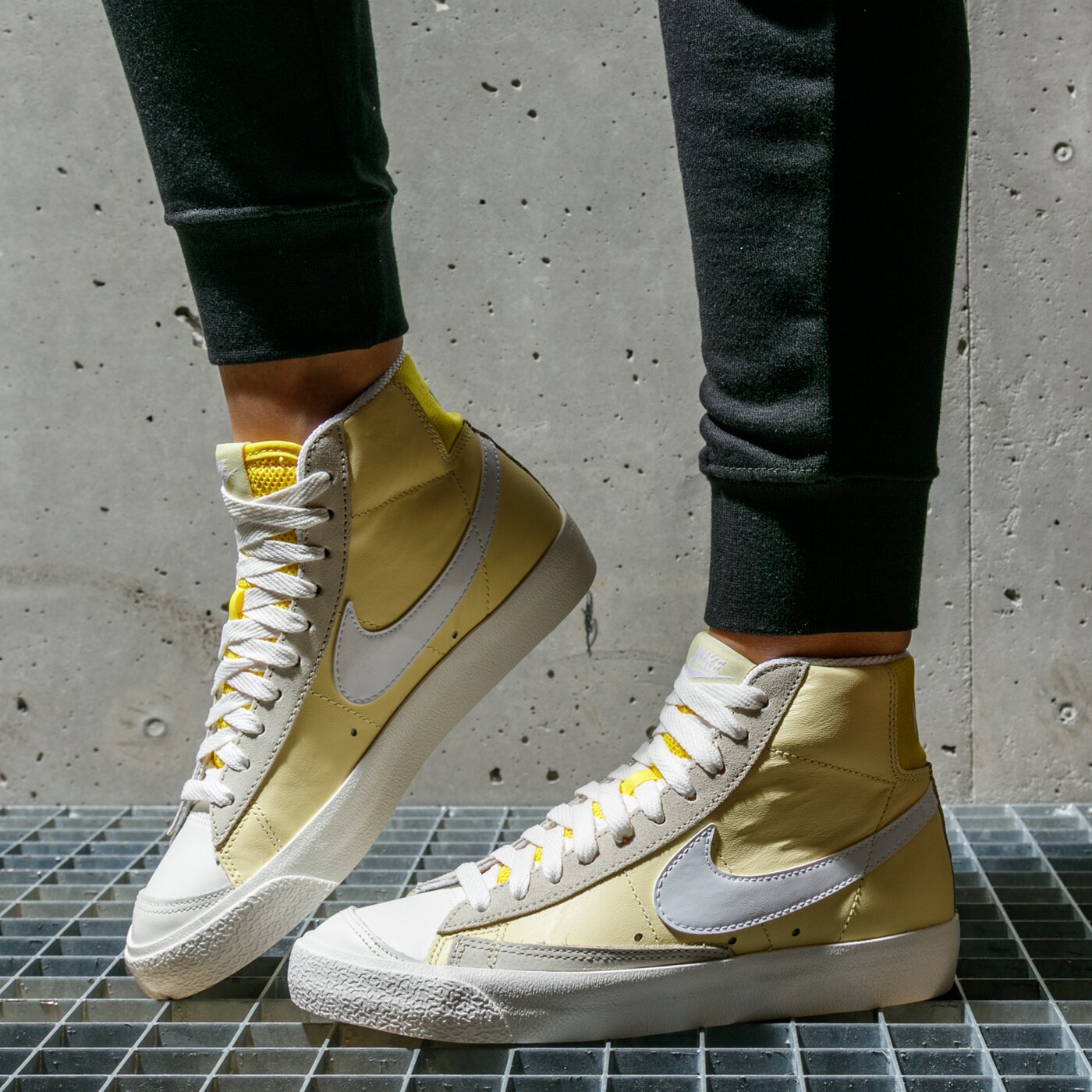 Дамски маратонки NIKE WMNS BLAZER MID '77 CS EN cz0363-700 цвят жълт