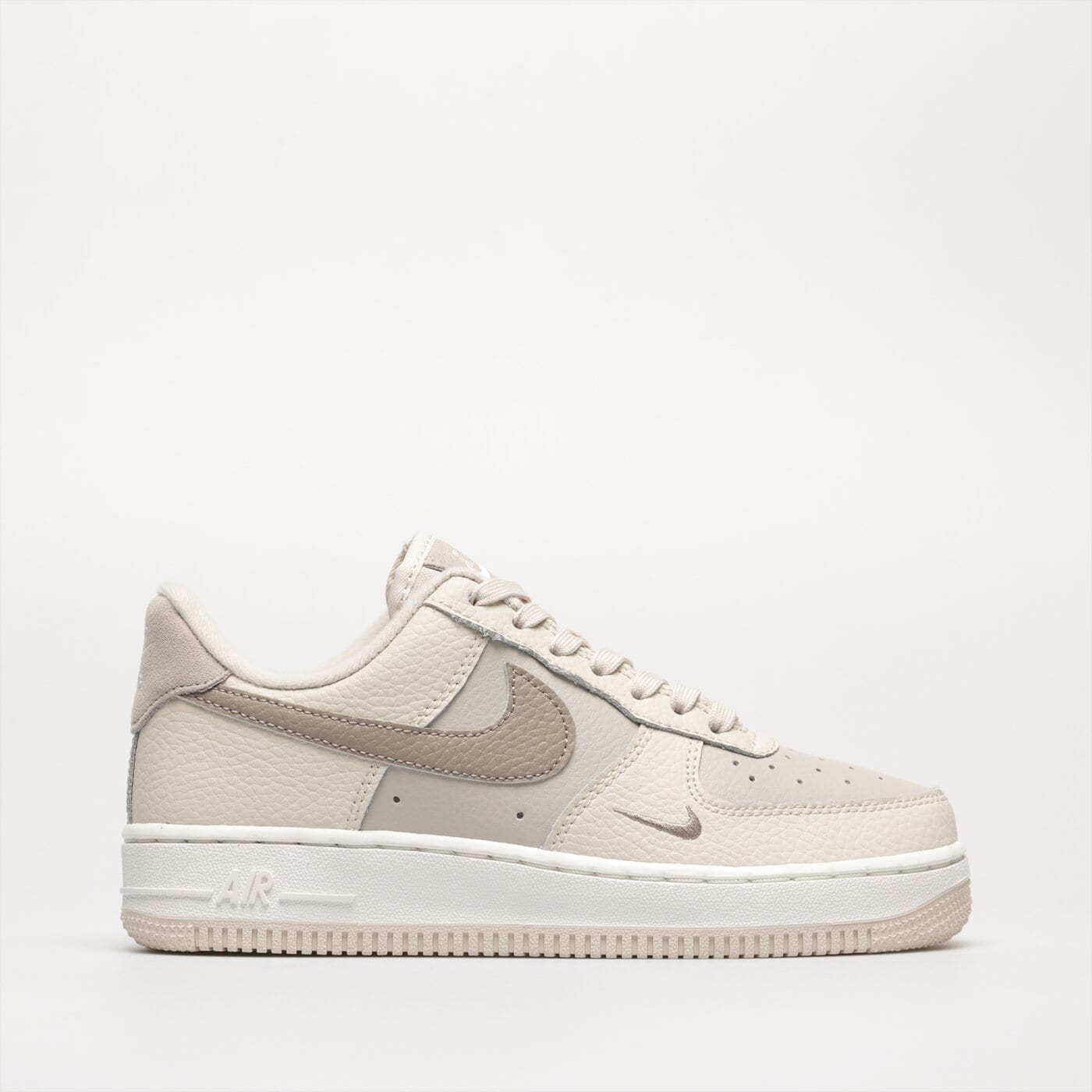 Дамски маратонки NIKE W AIR FORCE 1 LO '07 JDHO  fb8483-100 цвят бежов