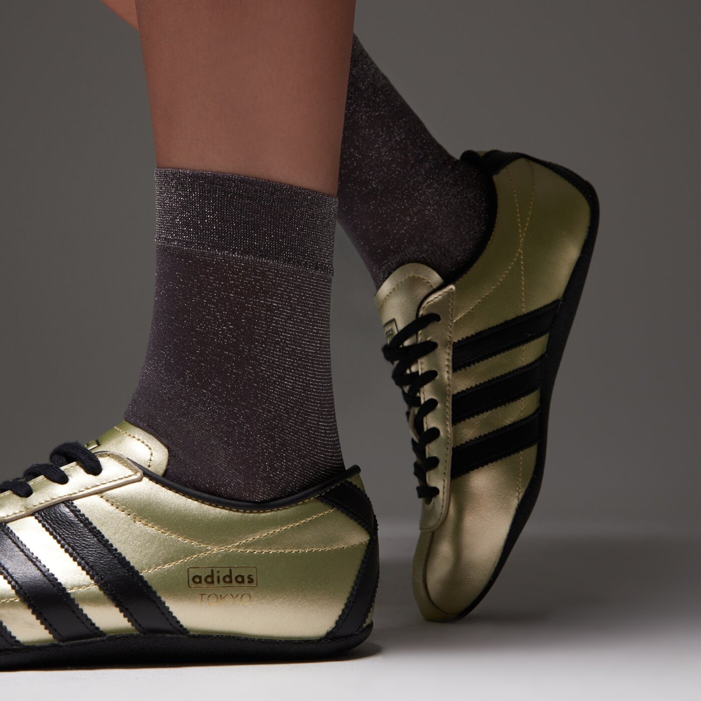 Дамски маратонки ADIDAS TOKYO jq0594 цвят златен