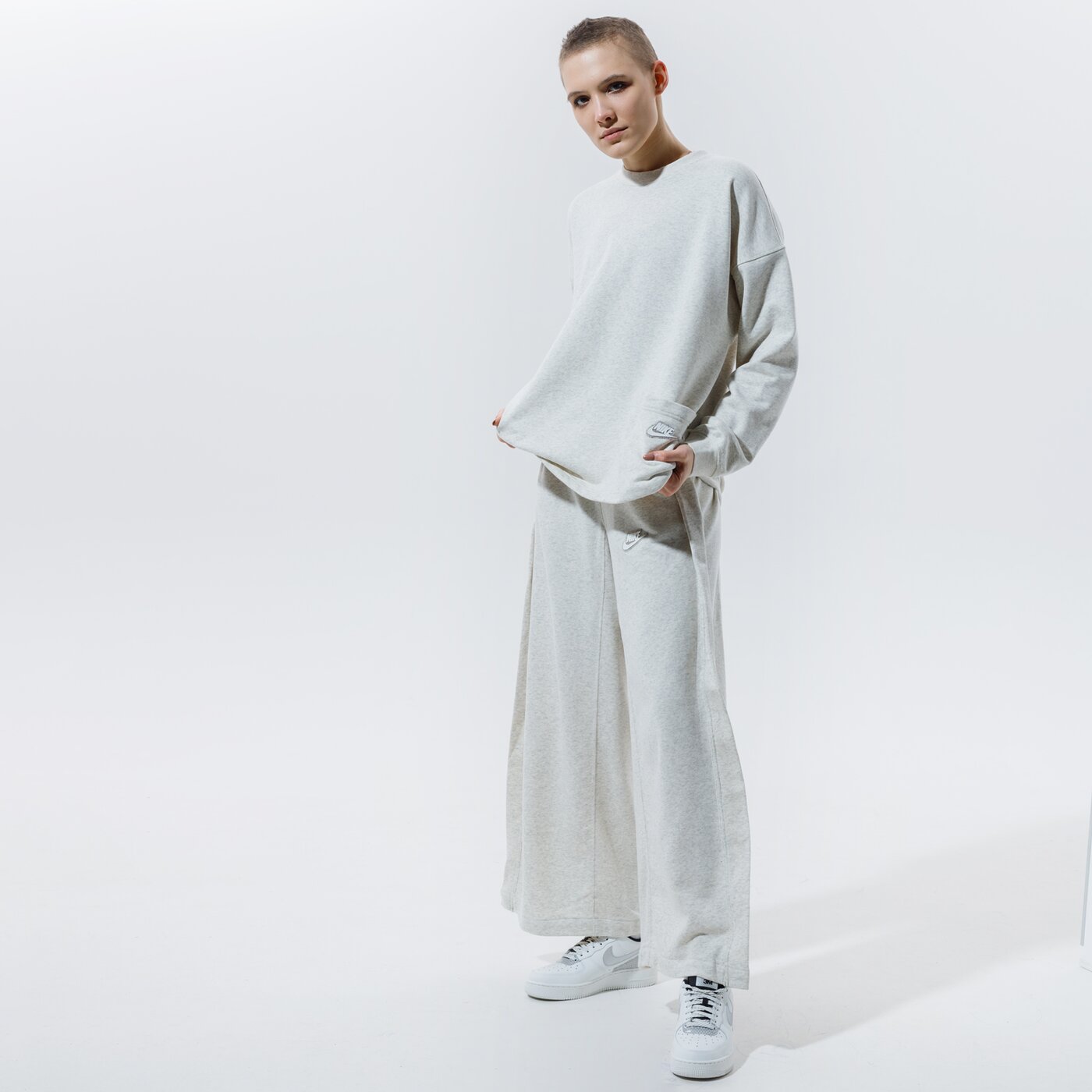 Дамски суичър NIKE СУИТЧЪР SPORTSWEAR cz9243-141 цвят бял