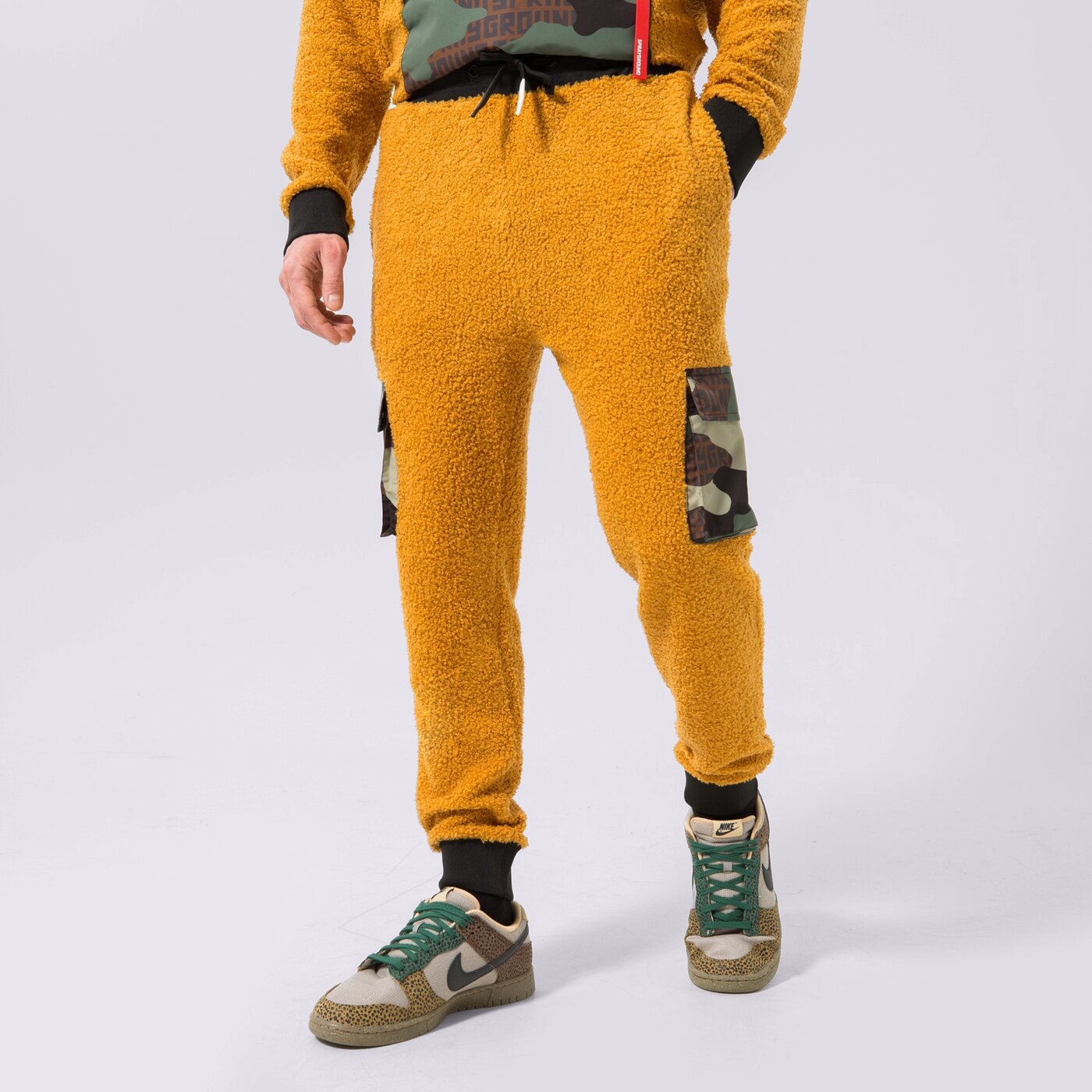 Мъжки панталони SPRAYGROUND ПАНТАЛОНИ TEDDY POCKET PANTS SAND sp267sand цвят многоцветен