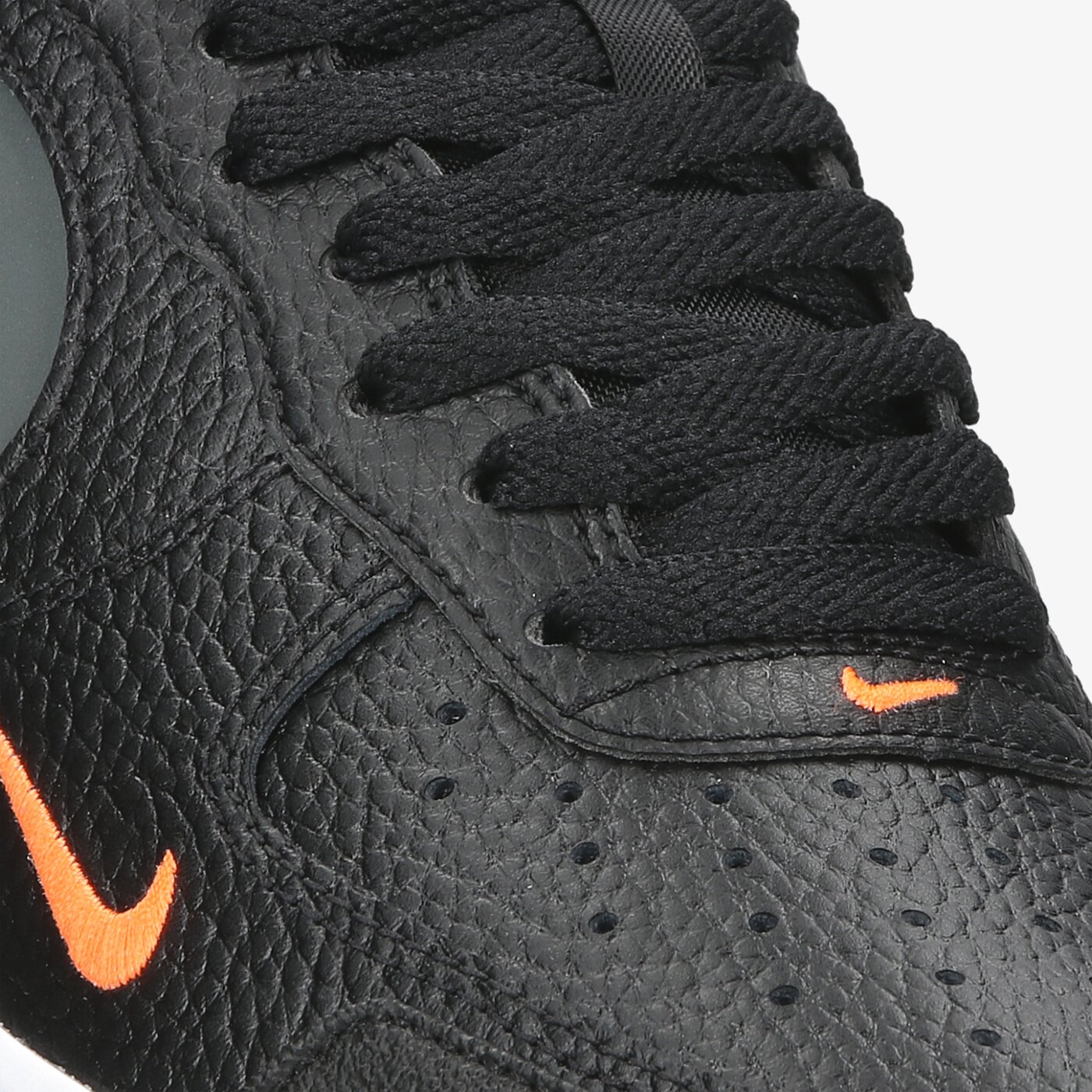 Мъжки маратонки NIKE AIR FORCE 1 LV8 dj6887-001 цвят черен