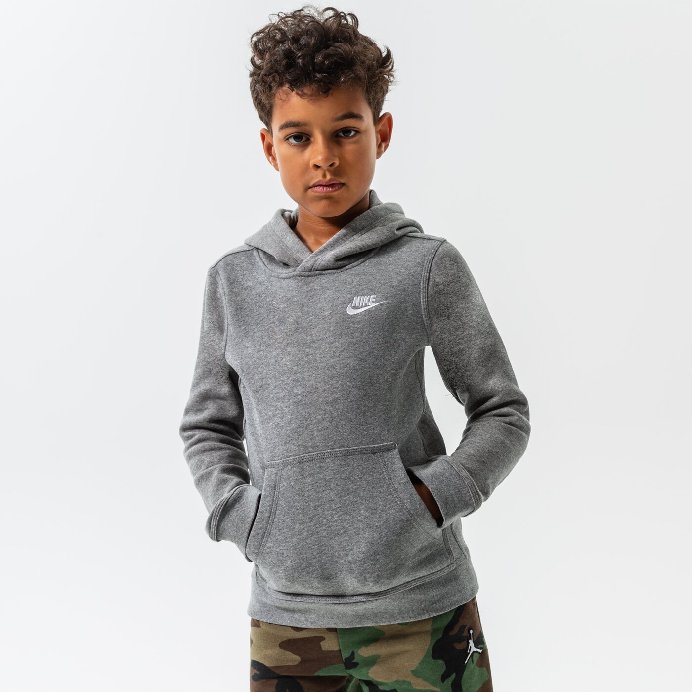 Детски суичър NIKE СУИТЧЪР С КАЧУЛКА NIKE SPORTSWEAR CLUB BOY bv3757-091 цвят сив