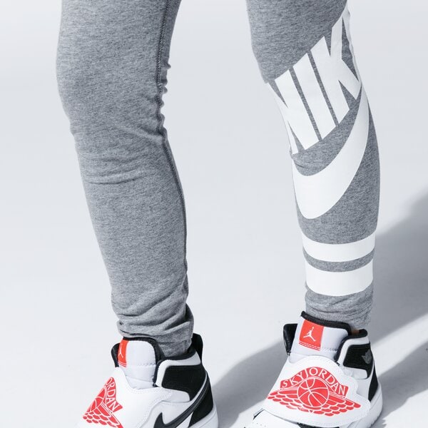 Детски панталони NIKE КЛИН SPORTSWEAR 939447-093 цвят сив