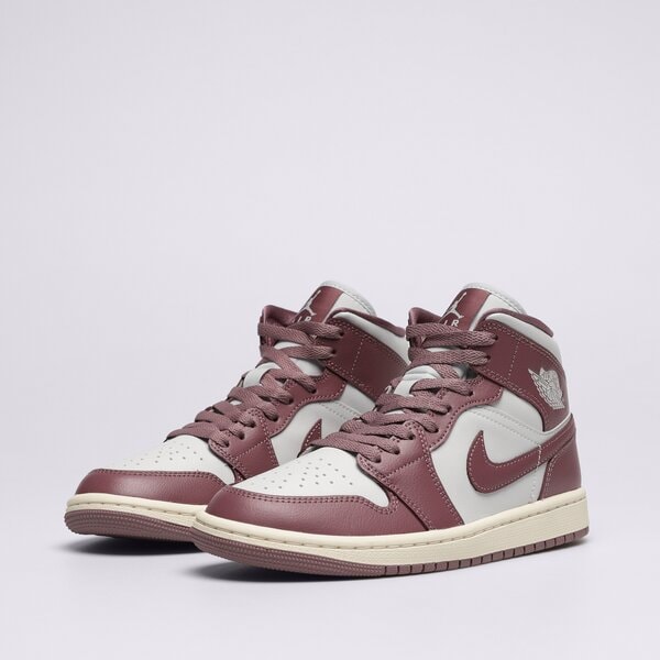 Дамски маратонки WMNS AIR JORDAN 1 MID bq6472-050 цвят розов