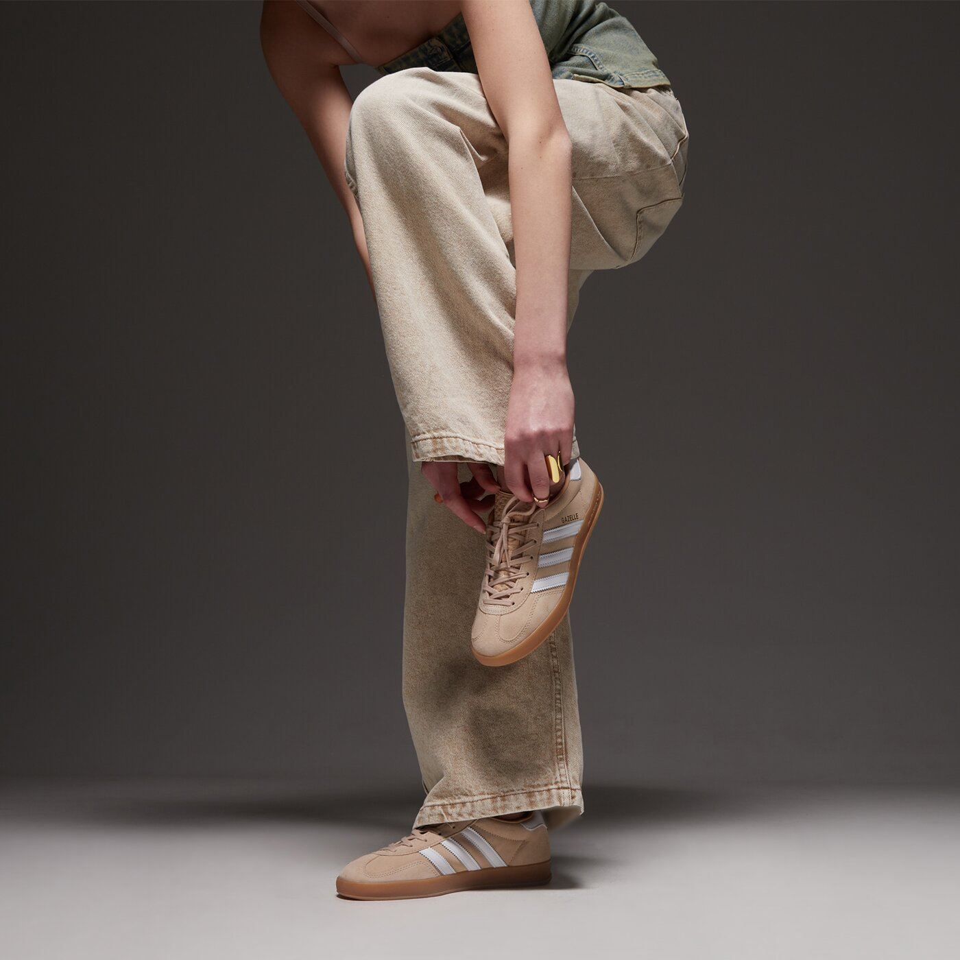 Дамски маратонки ADIDAS GAZELLE INDOOR W ih5482 цвят бежов