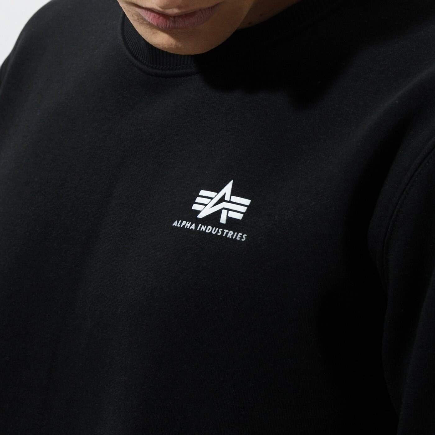 Мъжки суичър ALPHA INDUSTRIES СУИТЧЪР BASIC SWEATER SMALL LOGO 188307-03 цвят черен