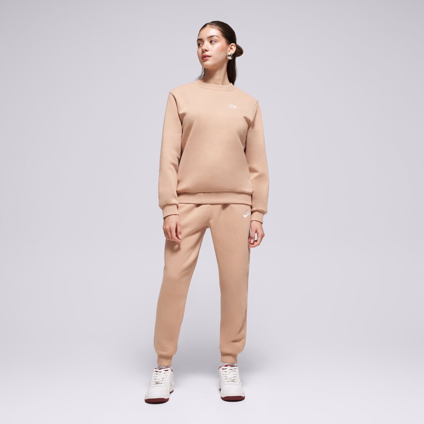 Детски суичър NIKE СУИТЧЪР K NSW CLUB FLC CREW LS LBR GIRL fd3006-200 цвят кафяв