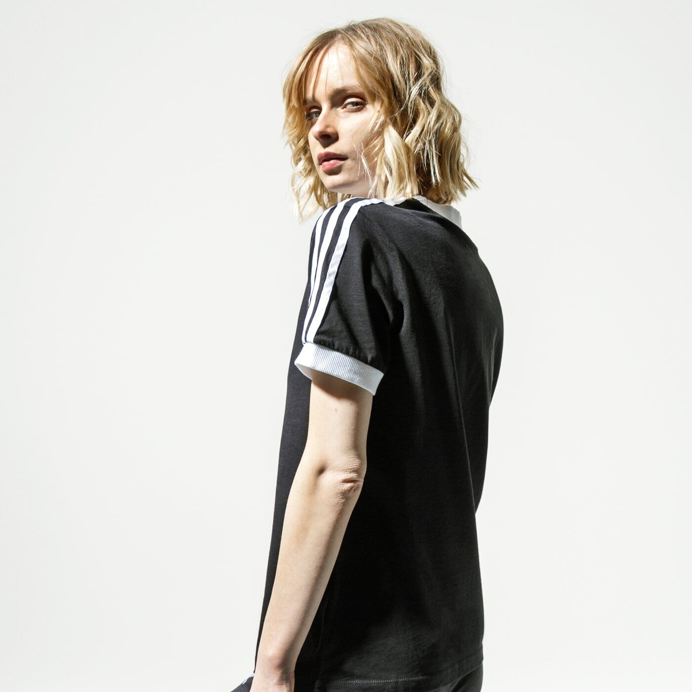 Дамска тениска ADIDAS ТЕНИСКА 3 STR ed7482 цвят черен