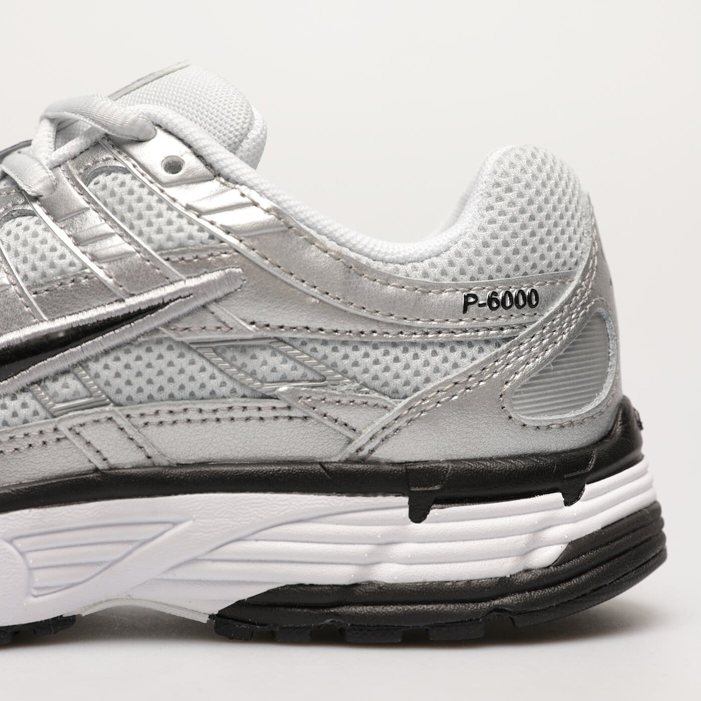 Дамски маратонки NIKE WMNS P-6000 fd9876-101 цвят бял